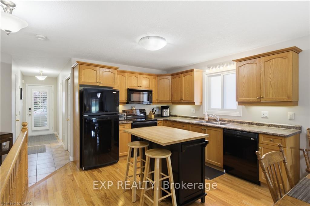 Photo 8 of 138 Stiefelmeyer Crescent, Wilmot, Baden — HOMEH