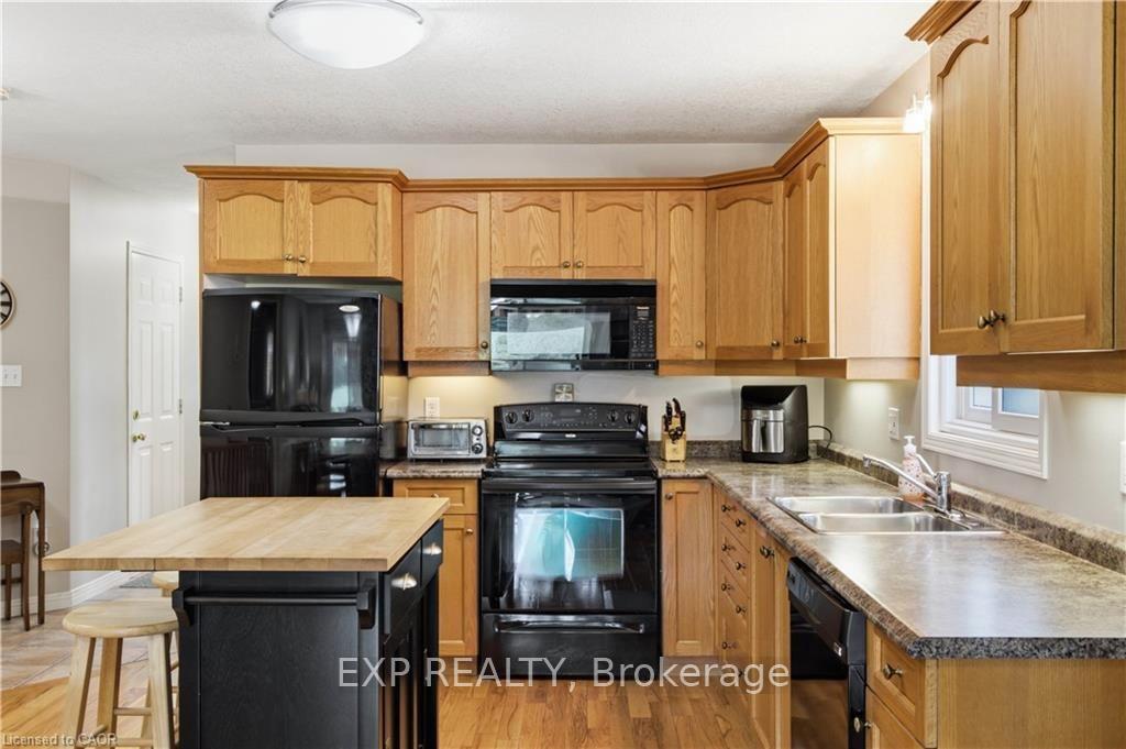 Photo 9 of 138 Stiefelmeyer Crescent, Wilmot, Baden — HOMEH