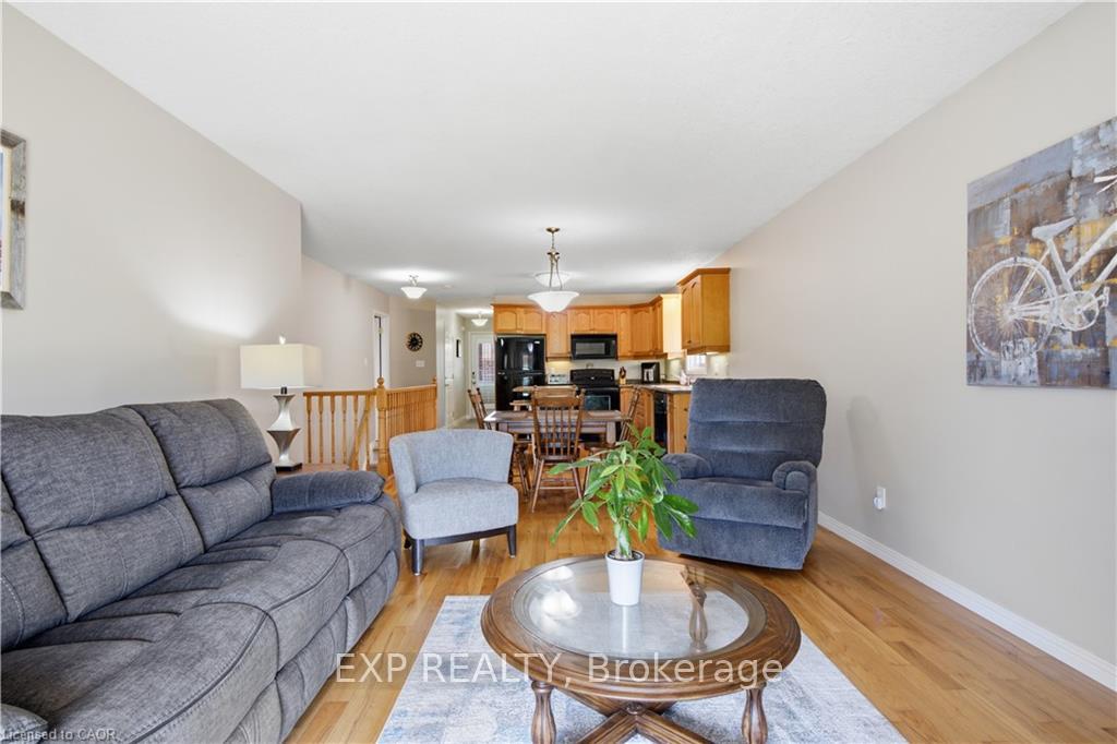 Photo 15 of 138 Stiefelmeyer Crescent, Wilmot, Baden — HOMEH