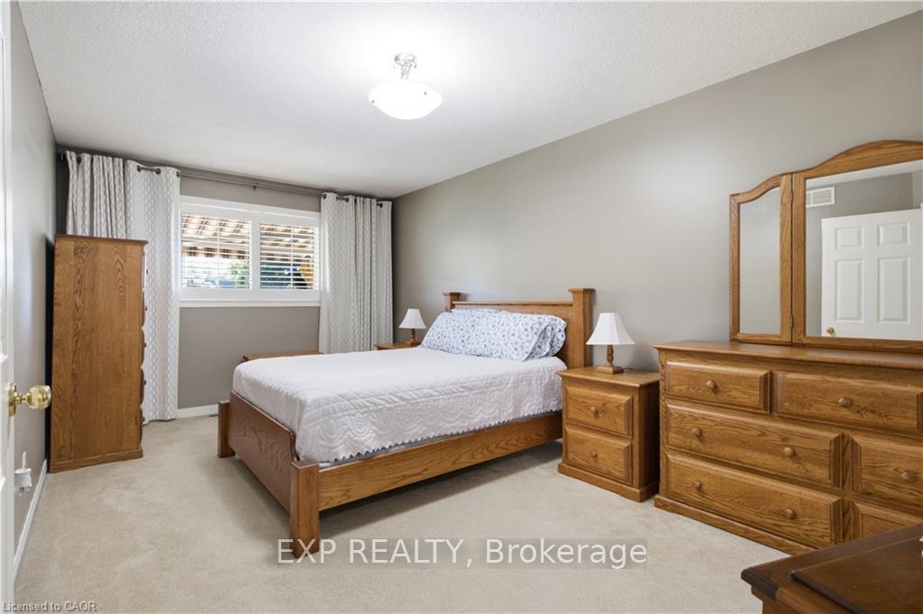 Photo 16 of 138 Stiefelmeyer Crescent, Wilmot, Baden — HOMEH