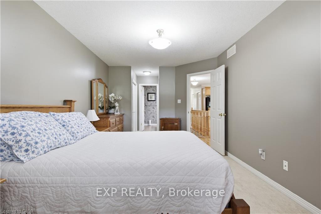 Photo 18 of 138 Stiefelmeyer Crescent, Wilmot, Baden — HOMEH