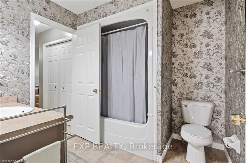 Photo 20 of 138 Stiefelmeyer Crescent, Wilmot, Baden — HOMEH