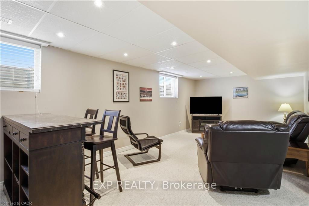 Photo 24 of 138 Stiefelmeyer Crescent, Wilmot, Baden — HOMEH