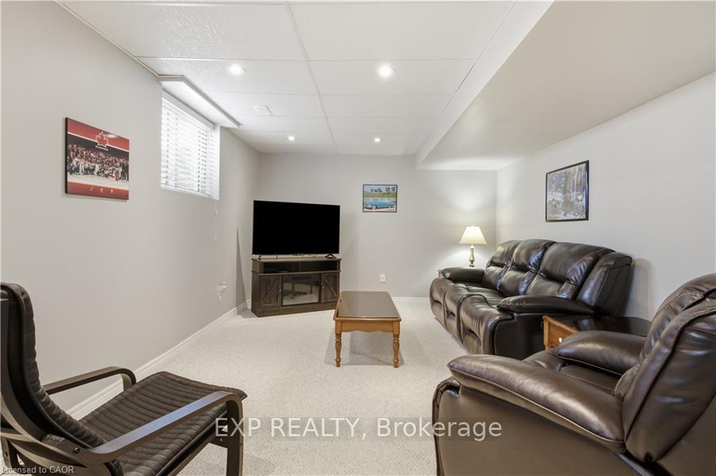 Photo 25 of 138 Stiefelmeyer Crescent, Wilmot, Baden — HOMEH