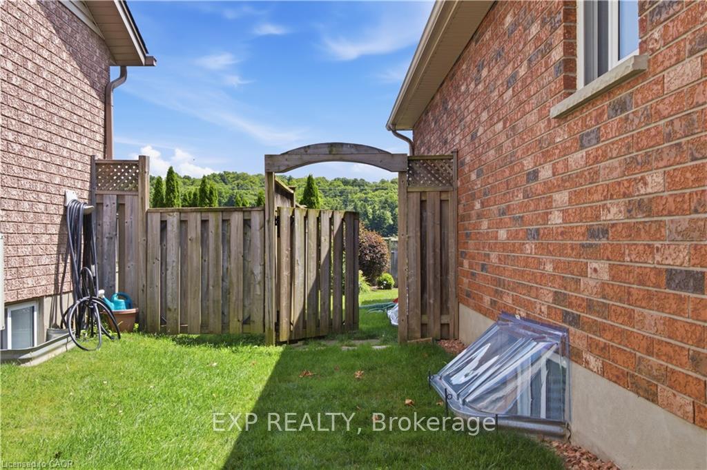 Photo 32 of 138 Stiefelmeyer Crescent, Wilmot, Baden — HOMEH