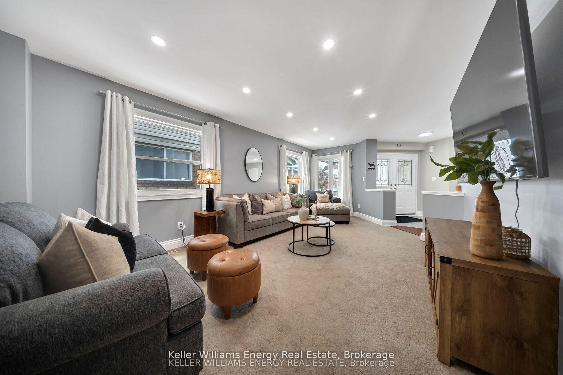 Photo 10 of 179 Wilkins Crescent, Clarington, Courtice — HOMEH