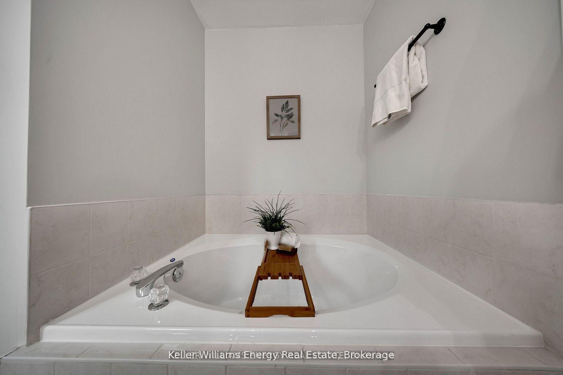 Photo 31 of 179 Wilkins Crescent, Clarington, Courtice — HOMEH