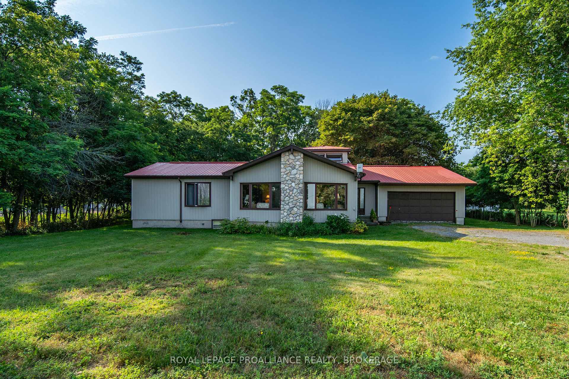 Photo 2 of 1039 96 Highway, Frontenac Islands, Wolfe Island — HOMEH