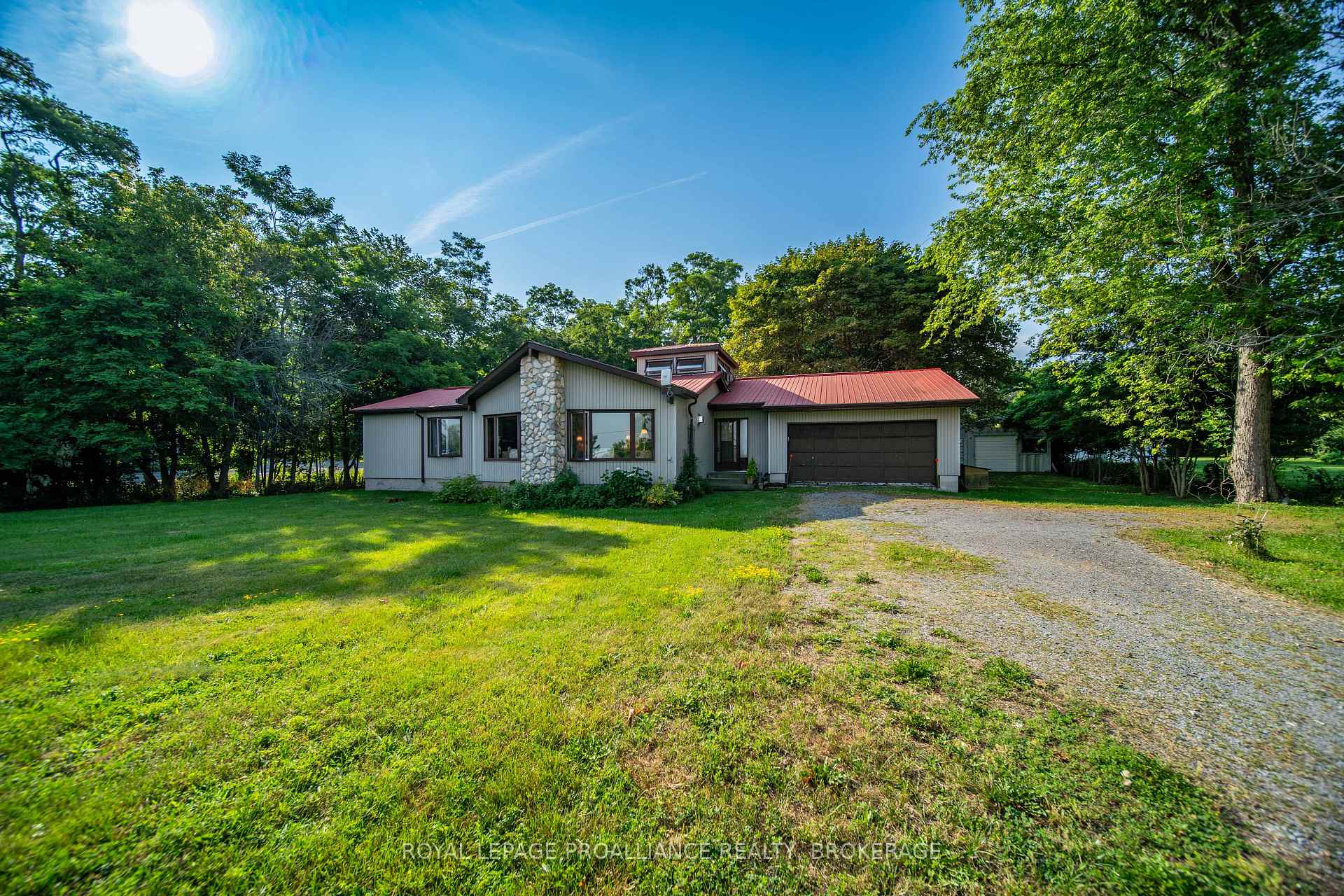 Photo 3 of 1039 96 Highway, Frontenac Islands, Wolfe Island — HOMEH
