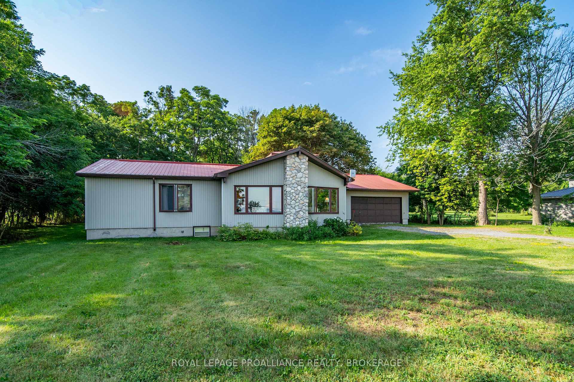 Photo 4 of 1039 96 Highway, Frontenac Islands, Wolfe Island — HOMEH