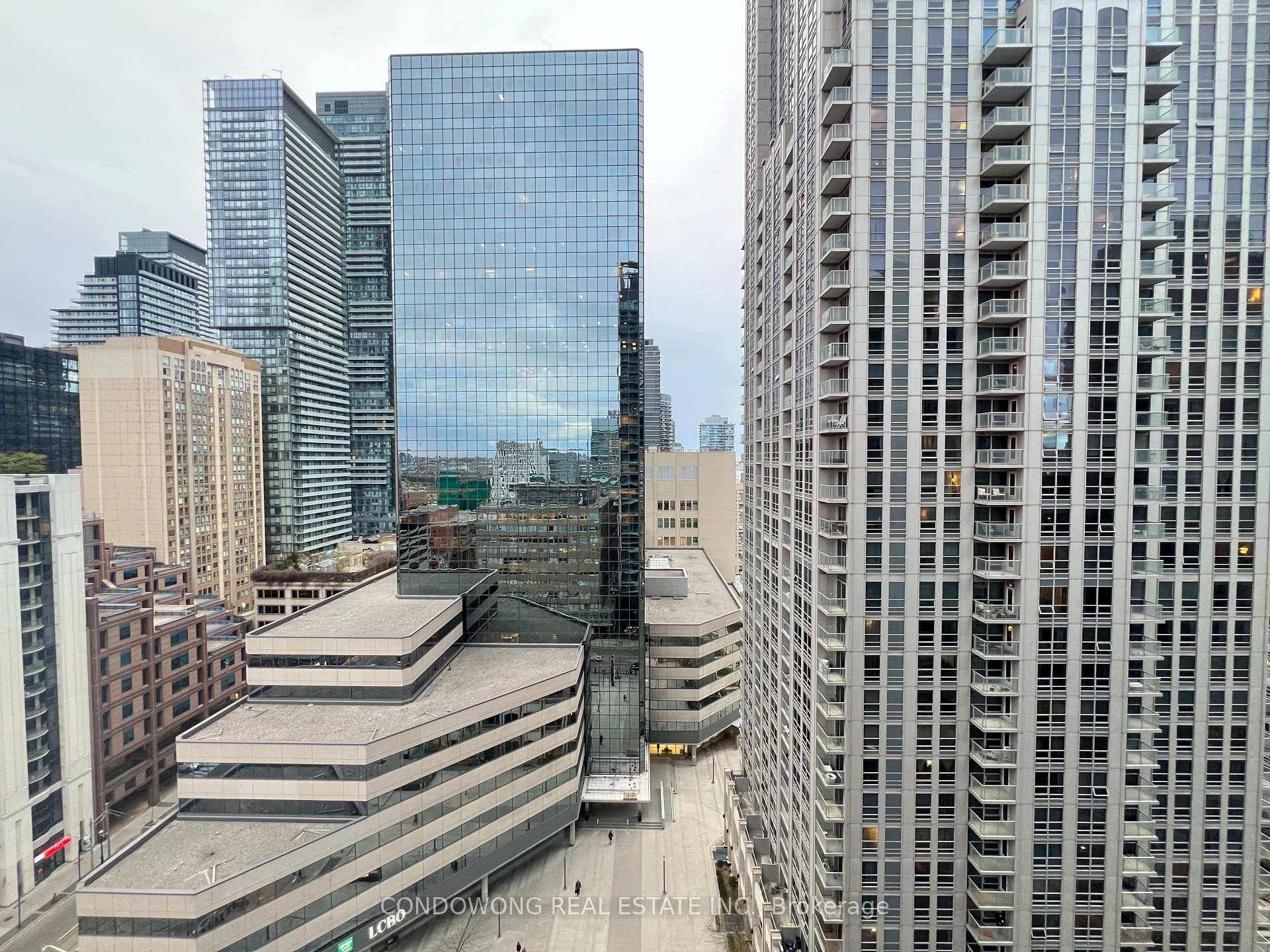 Photo 11 of Unit 1803, 770 Bay Street, Toronto, Bay Street Corridor — HOMEH