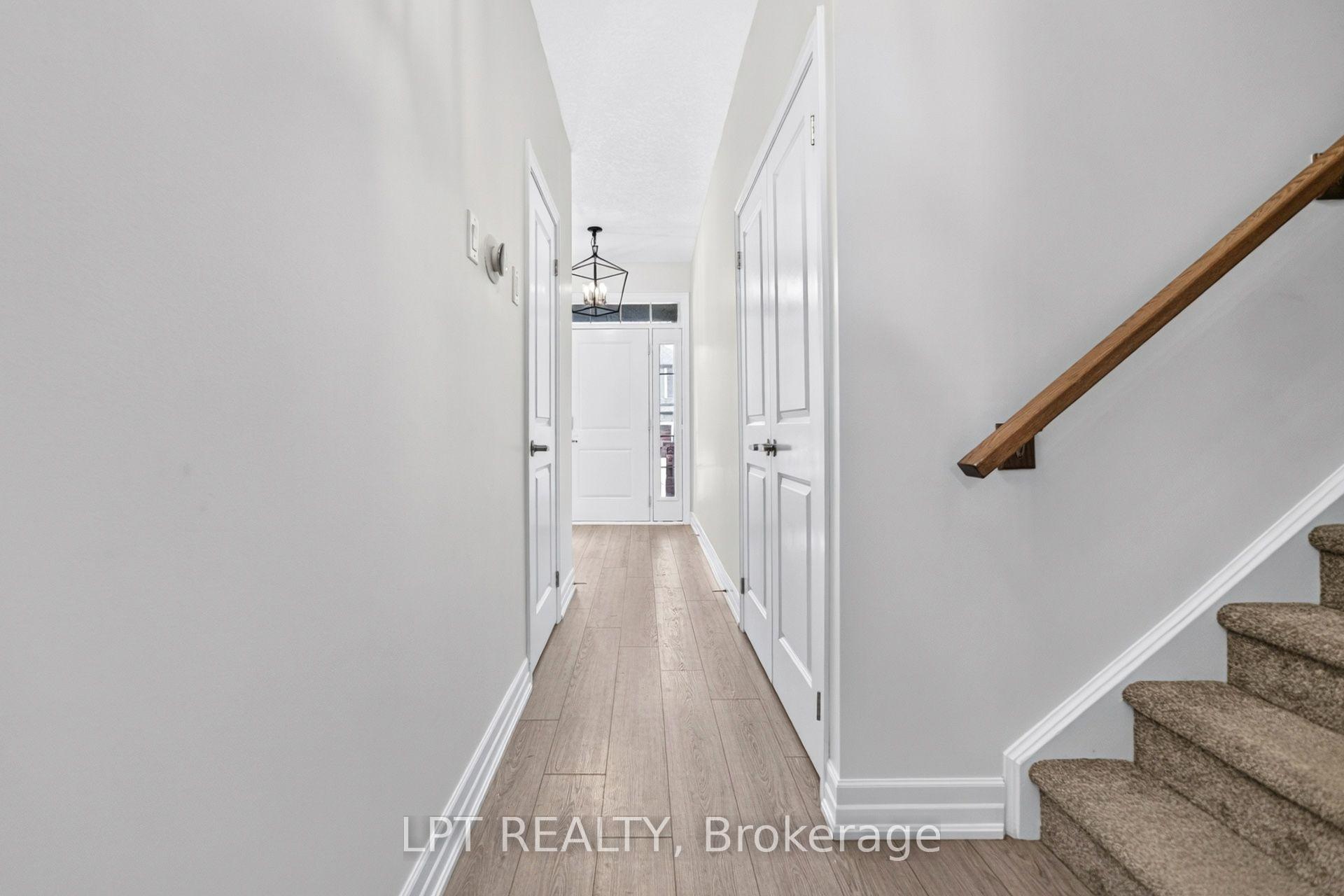 Photo 5 of 148 Hollybrook Trail S, Kitchener, Doon South — HOMEH