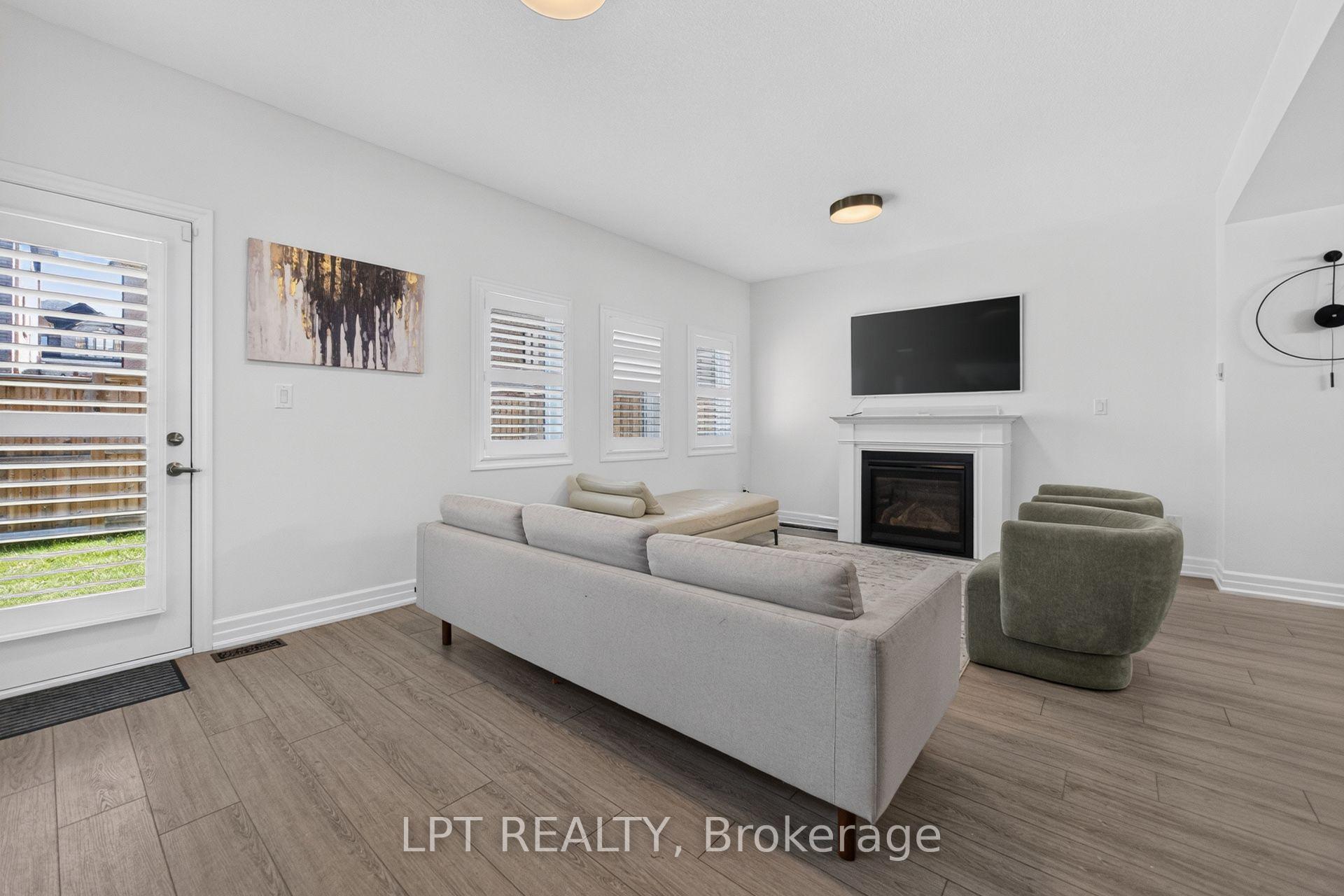 Photo 11 of 148 Hollybrook Trail S, Kitchener, Doon South — HOMEH