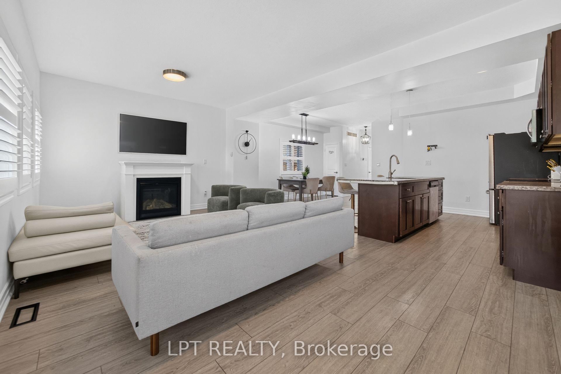 Photo 12 of 148 Hollybrook Trail S, Kitchener, Doon South — HOMEH