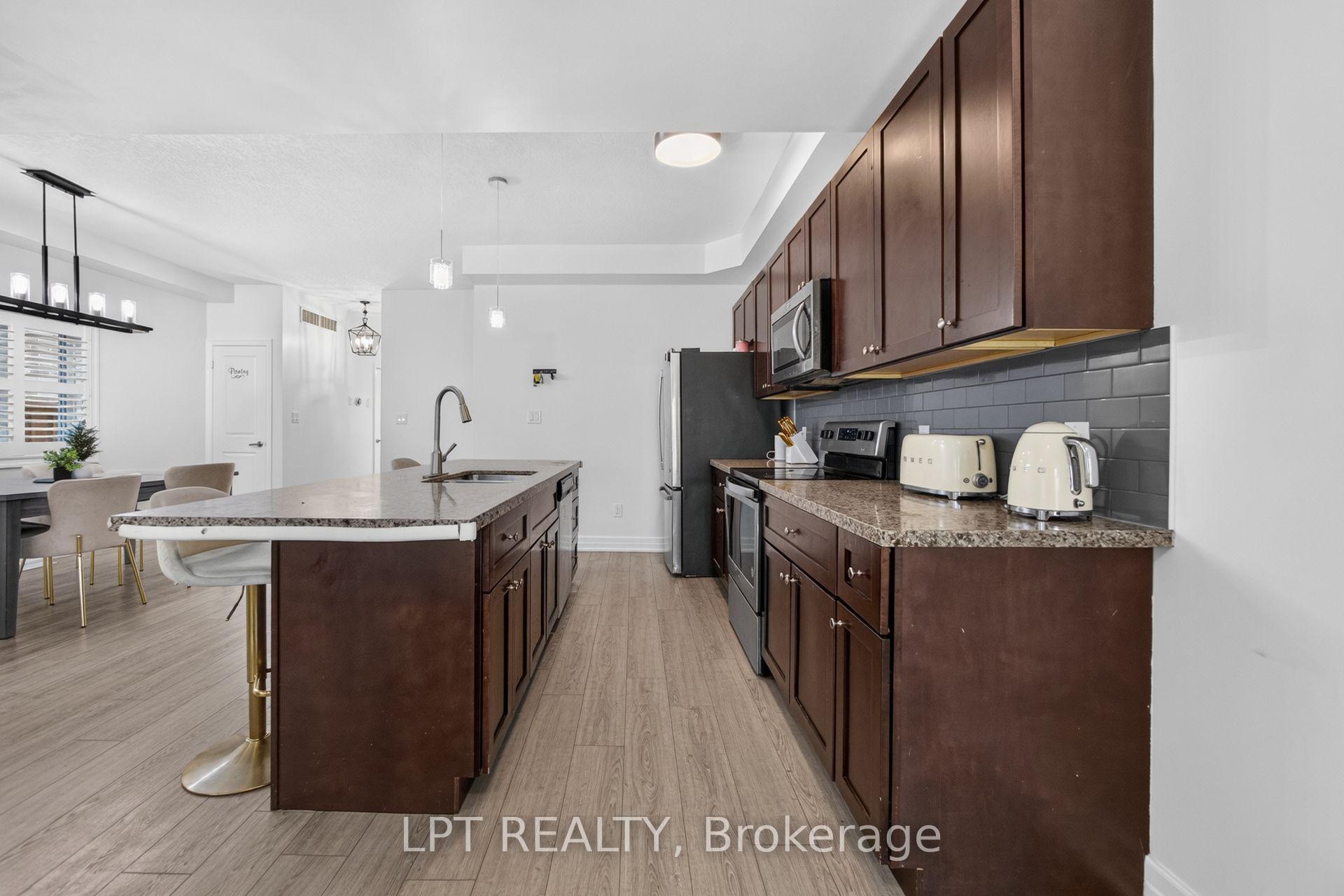 Photo 15 of 148 Hollybrook Trail S, Kitchener, Doon South — HOMEH