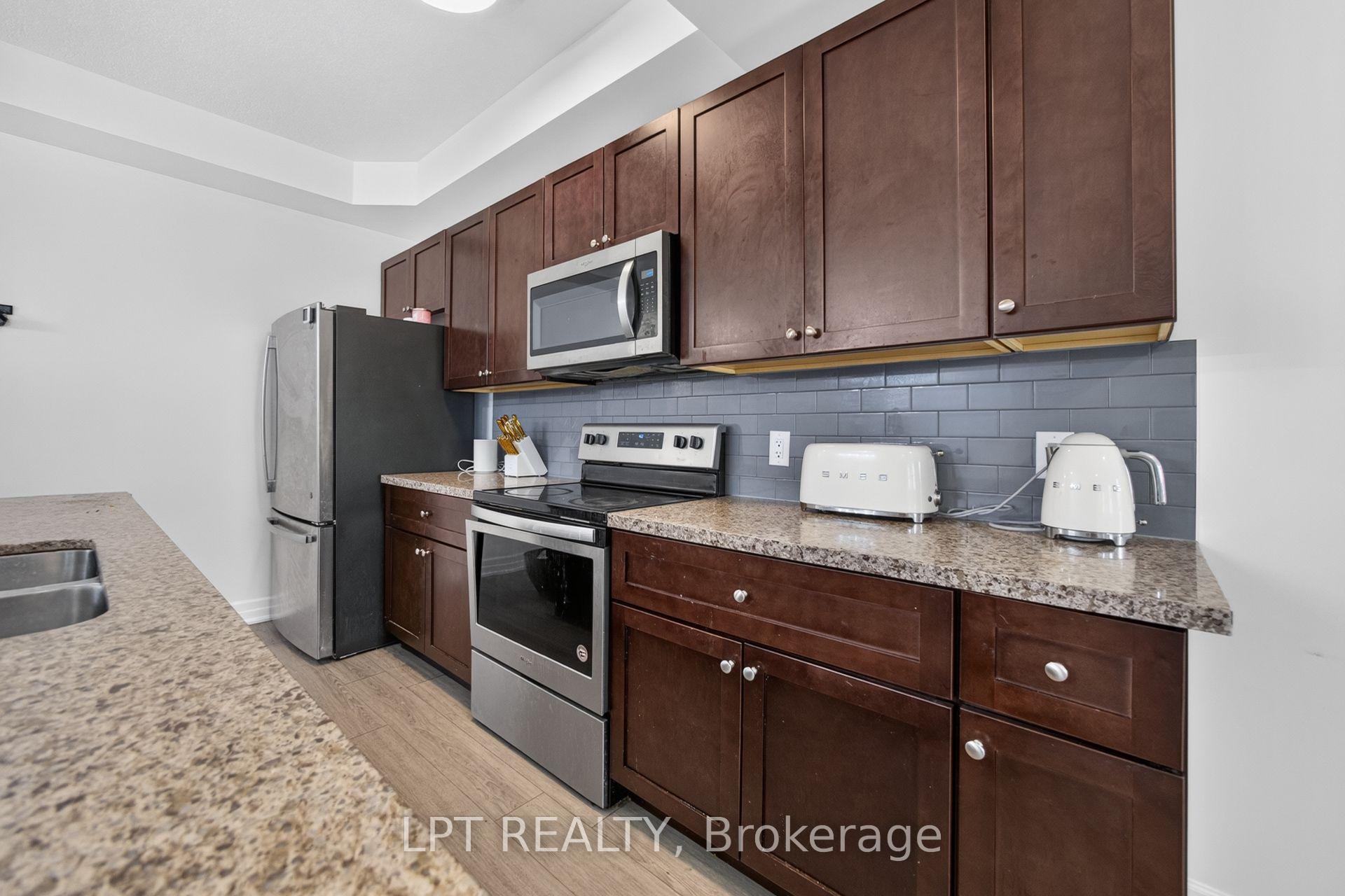 Photo 18 of 148 Hollybrook Trail S, Kitchener, Doon South — HOMEH