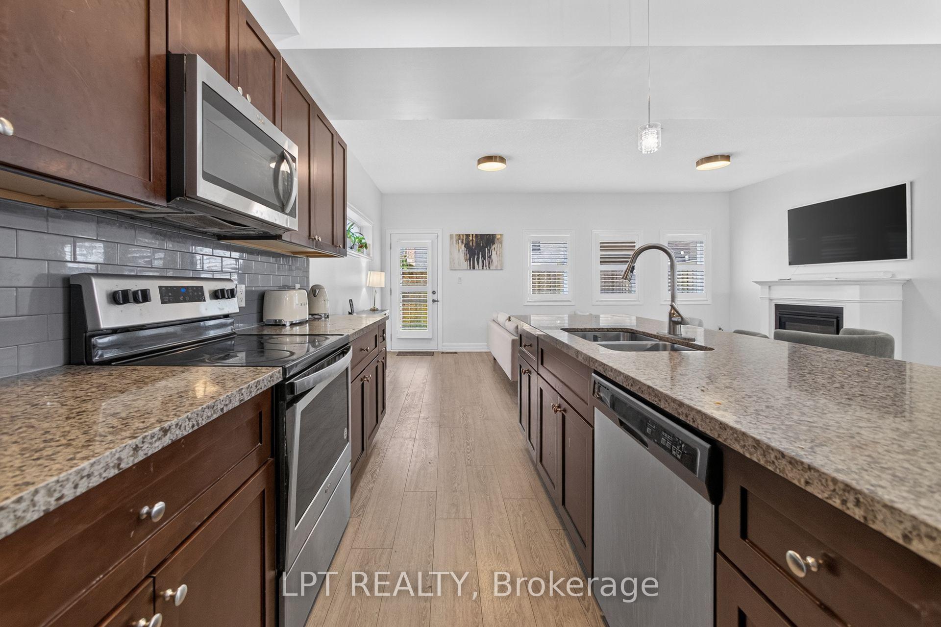 Photo 19 of 148 Hollybrook Trail S, Kitchener, Doon South — HOMEH