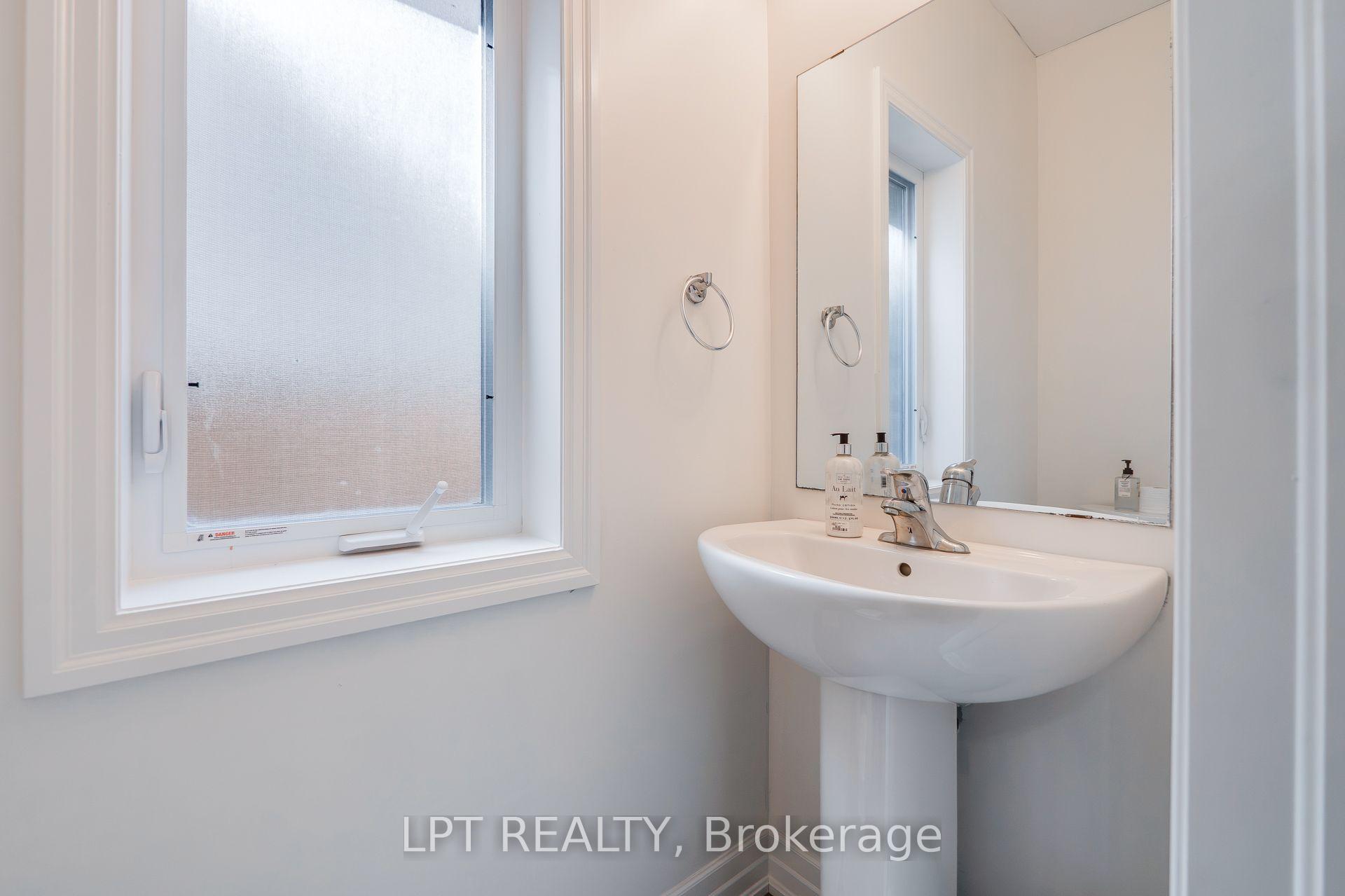 Photo 20 of 148 Hollybrook Trail S, Kitchener, Doon South — HOMEH