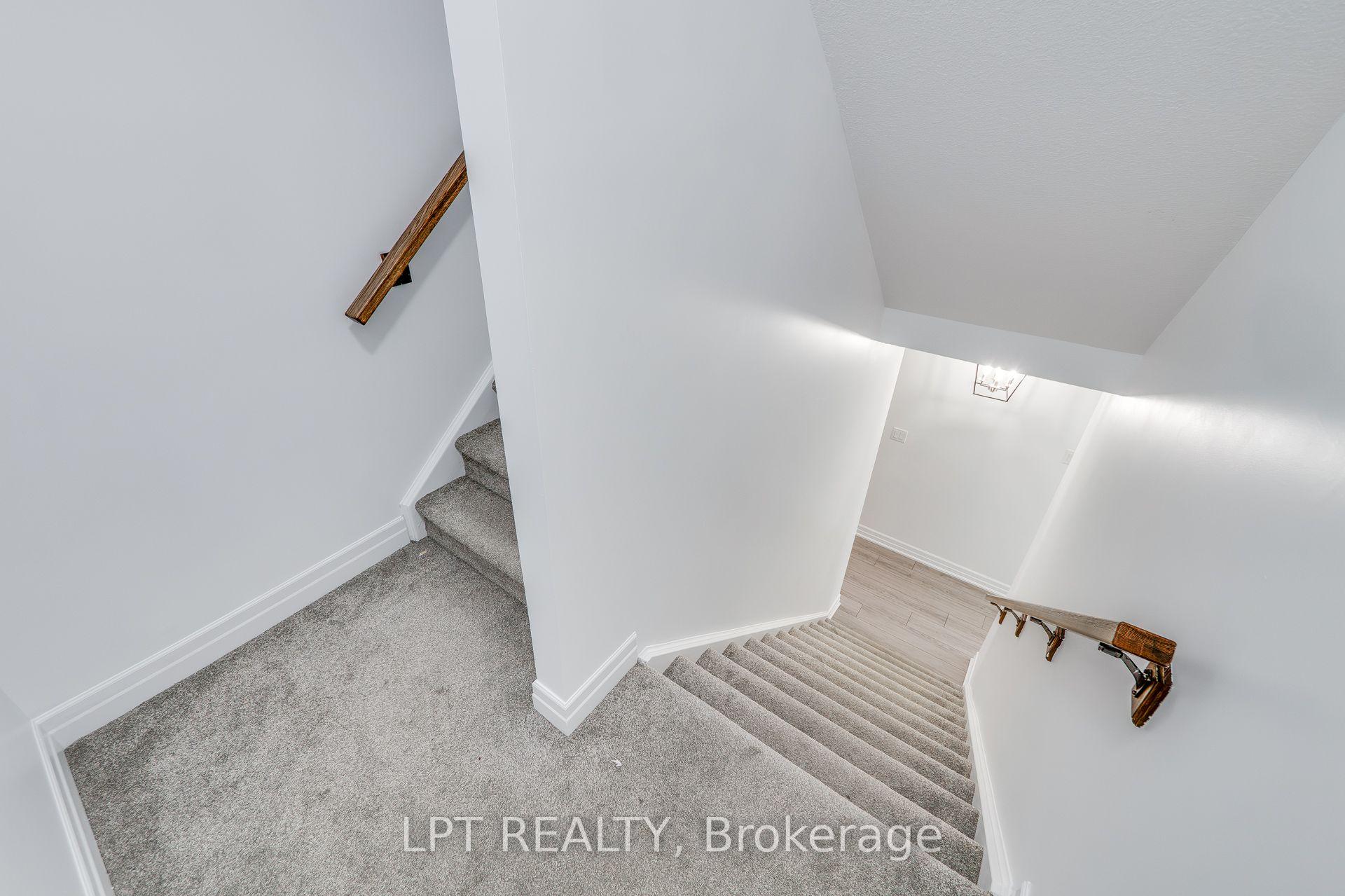 Photo 22 of 148 Hollybrook Trail S, Kitchener, Doon South — HOMEH