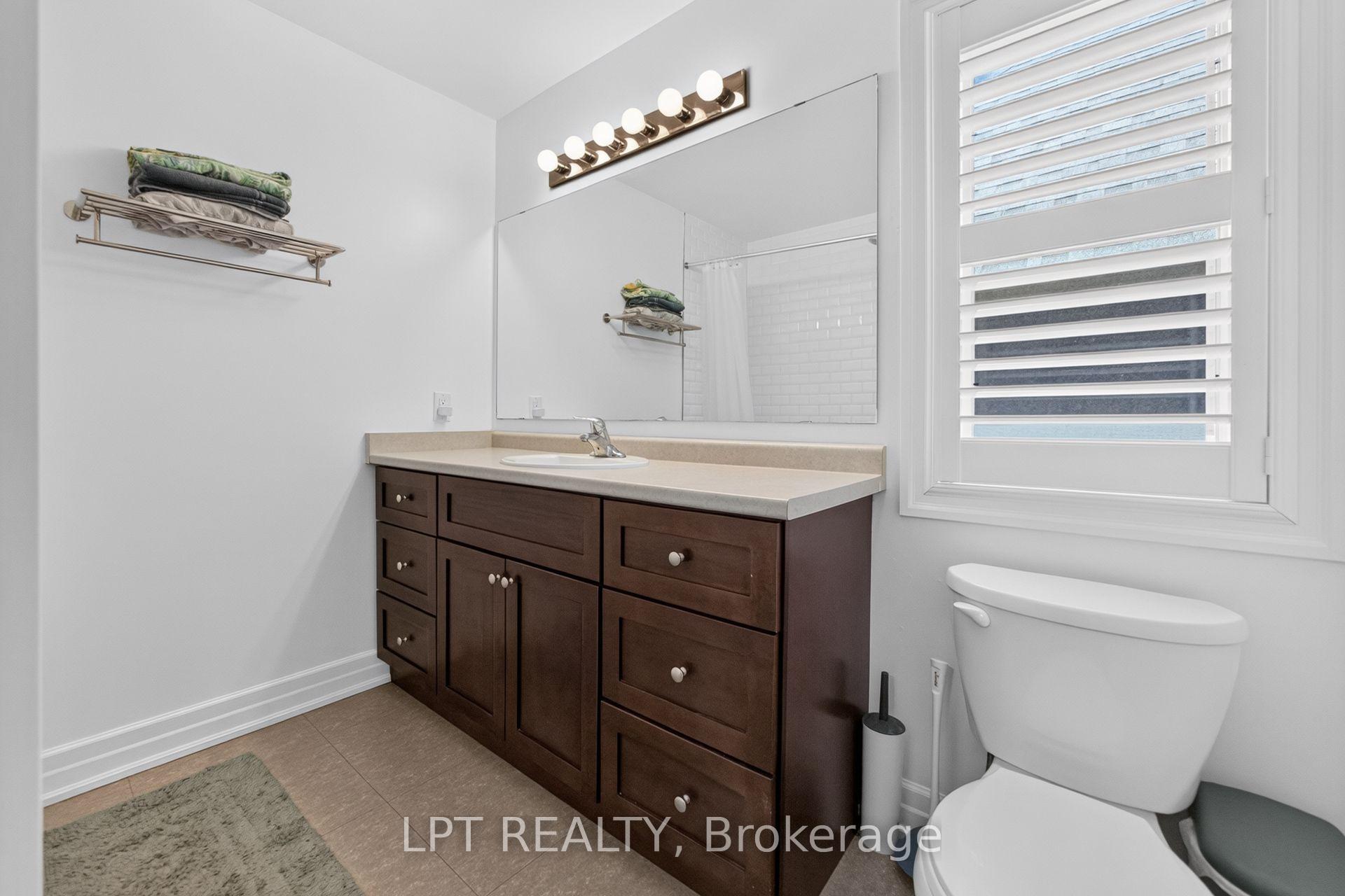 Photo 33 of 148 Hollybrook Trail S, Kitchener, Doon South — HOMEH