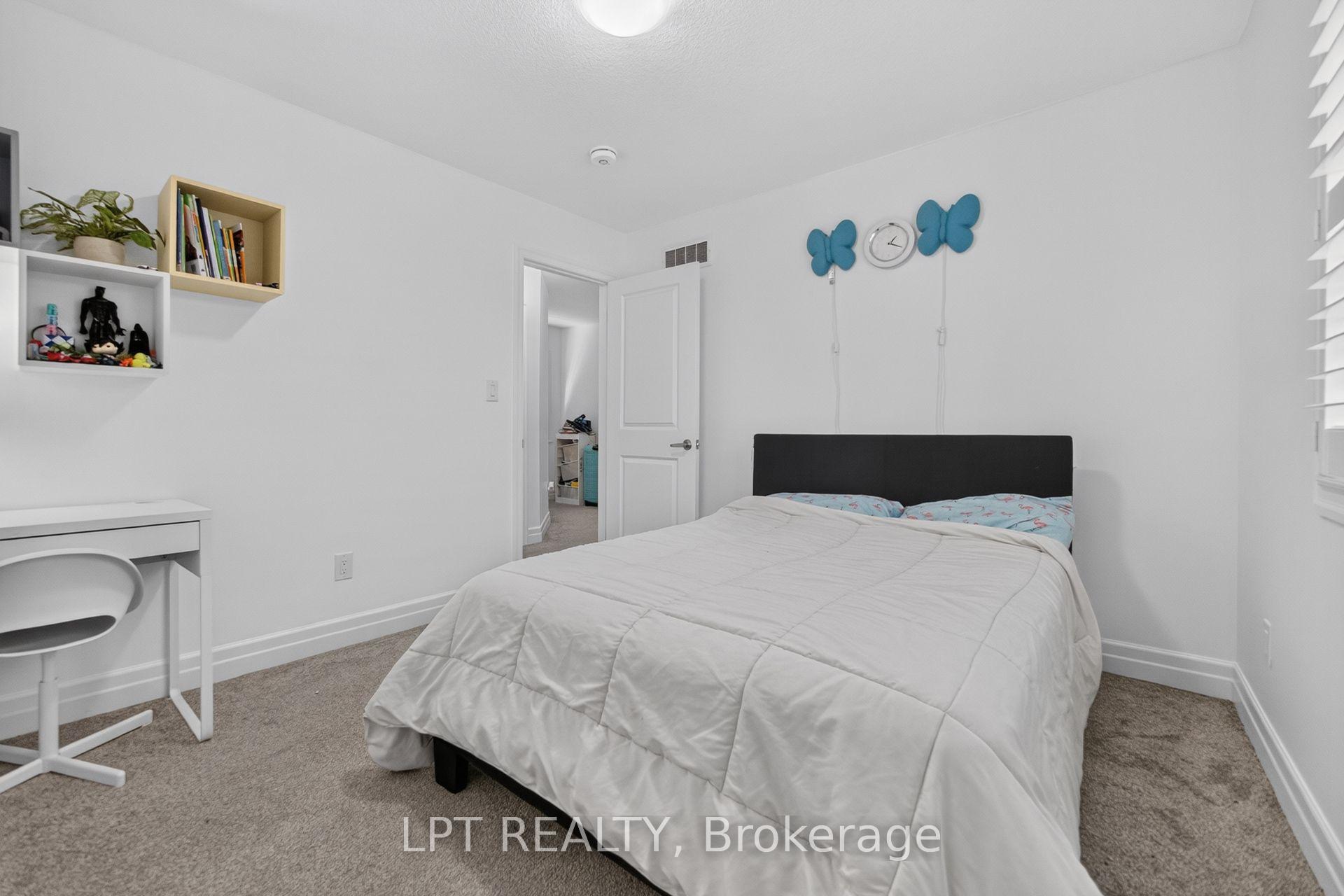 Photo 38 of 148 Hollybrook Trail S, Kitchener, Doon South — HOMEH