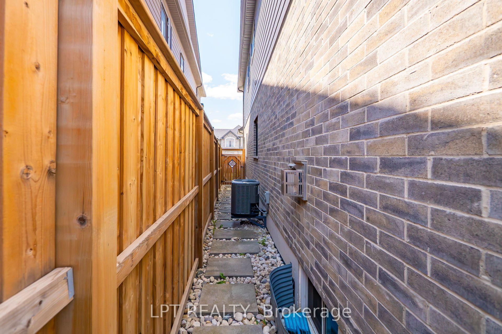 Photo 46 of 148 Hollybrook Trail S, Kitchener, Doon South — HOMEH