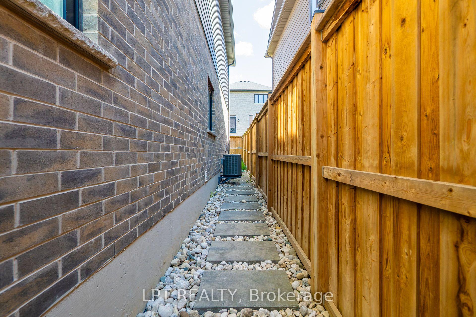 Photo 47 of 148 Hollybrook Trail S, Kitchener, Doon South — HOMEH