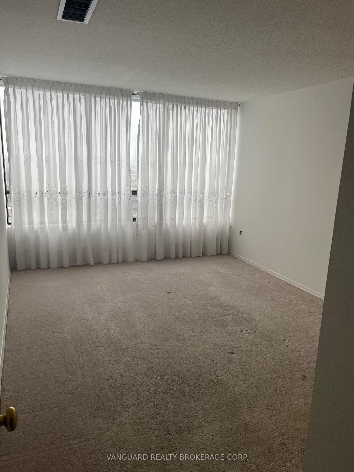 Photo 7 of Unit 1706, 7460 Bathurst Street, Vaughan, Brownridge — HOMEH