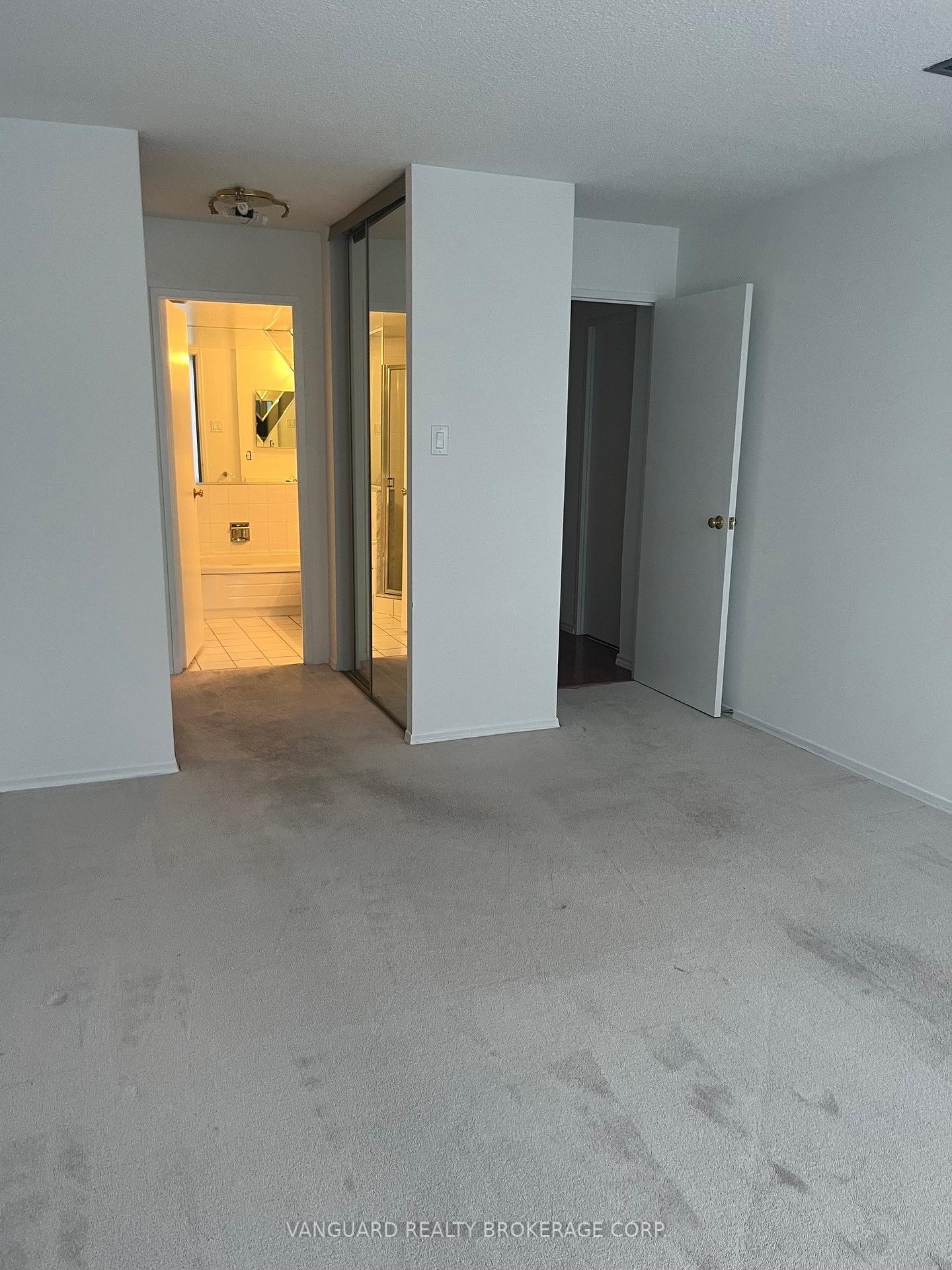 Photo 8 of Unit 1706, 7460 Bathurst Street, Vaughan, Brownridge — HOMEH
