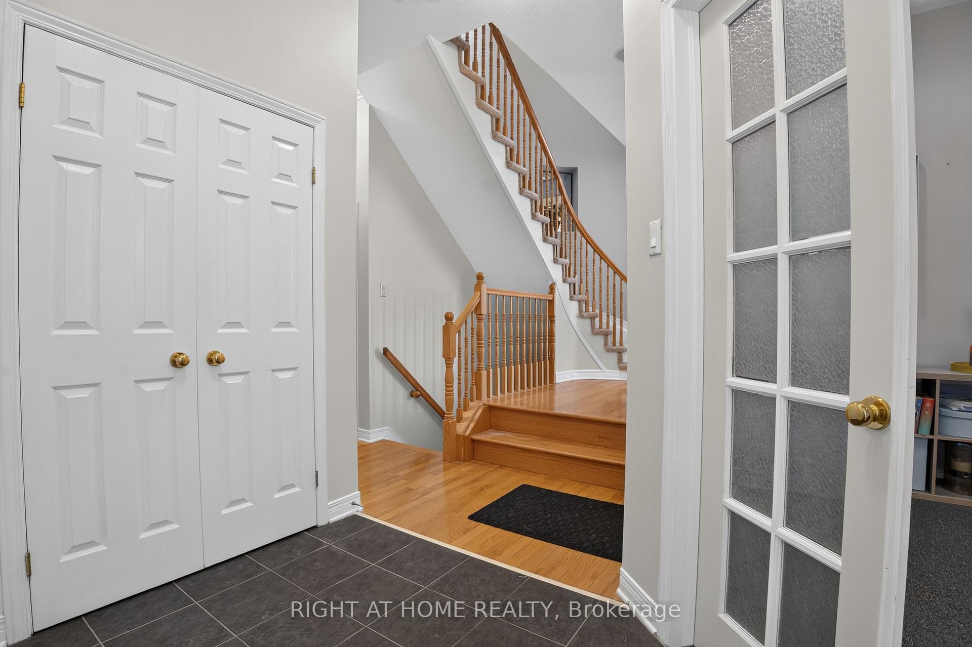 Photo 4 of 26 Evanshen Crescent, Ottawa, Kanata - Kanata Lakes/Heritage Hills — HOMEH