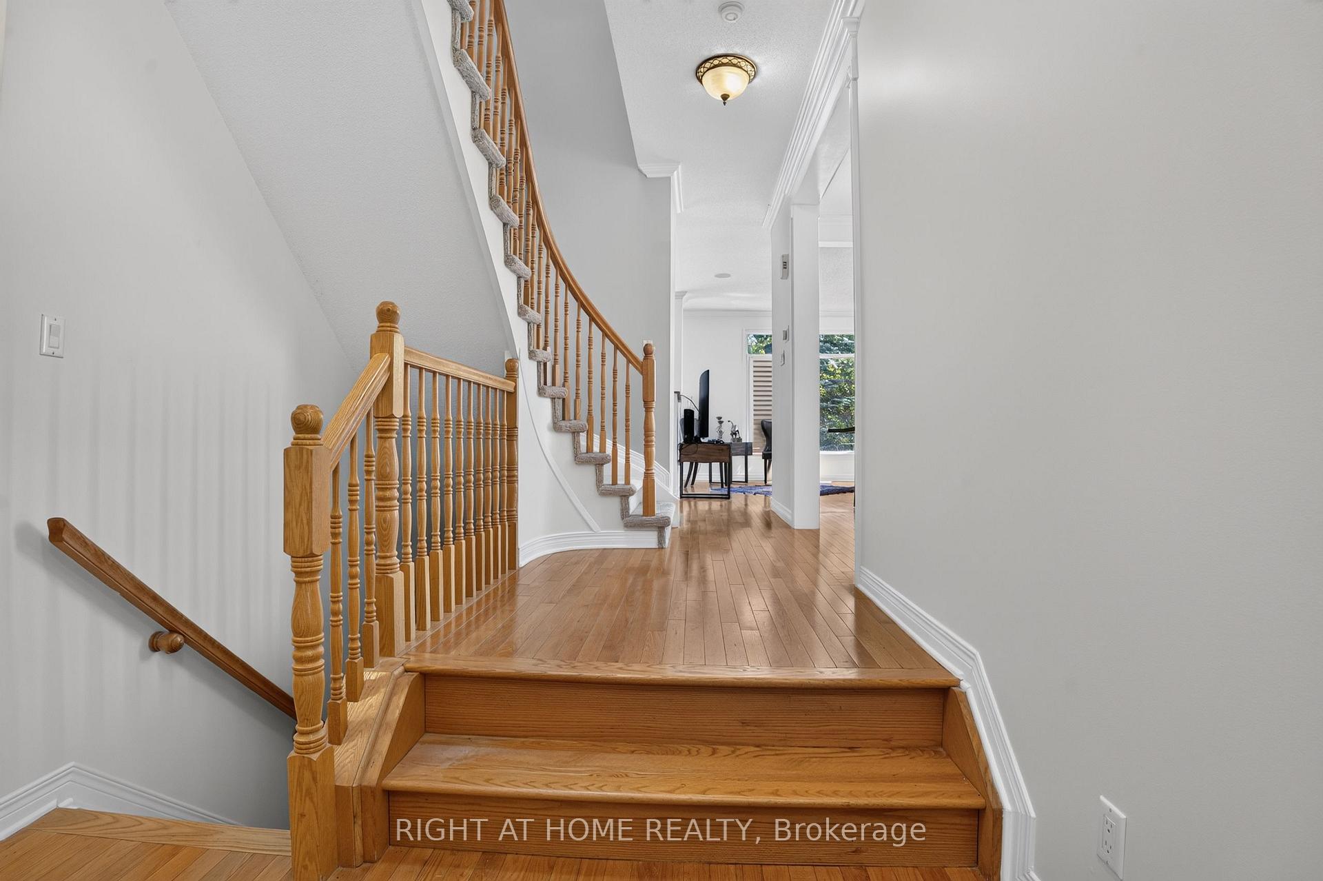Photo 5 of 26 Evanshen Crescent, Ottawa, Kanata - Kanata Lakes/Heritage Hills — HOMEH