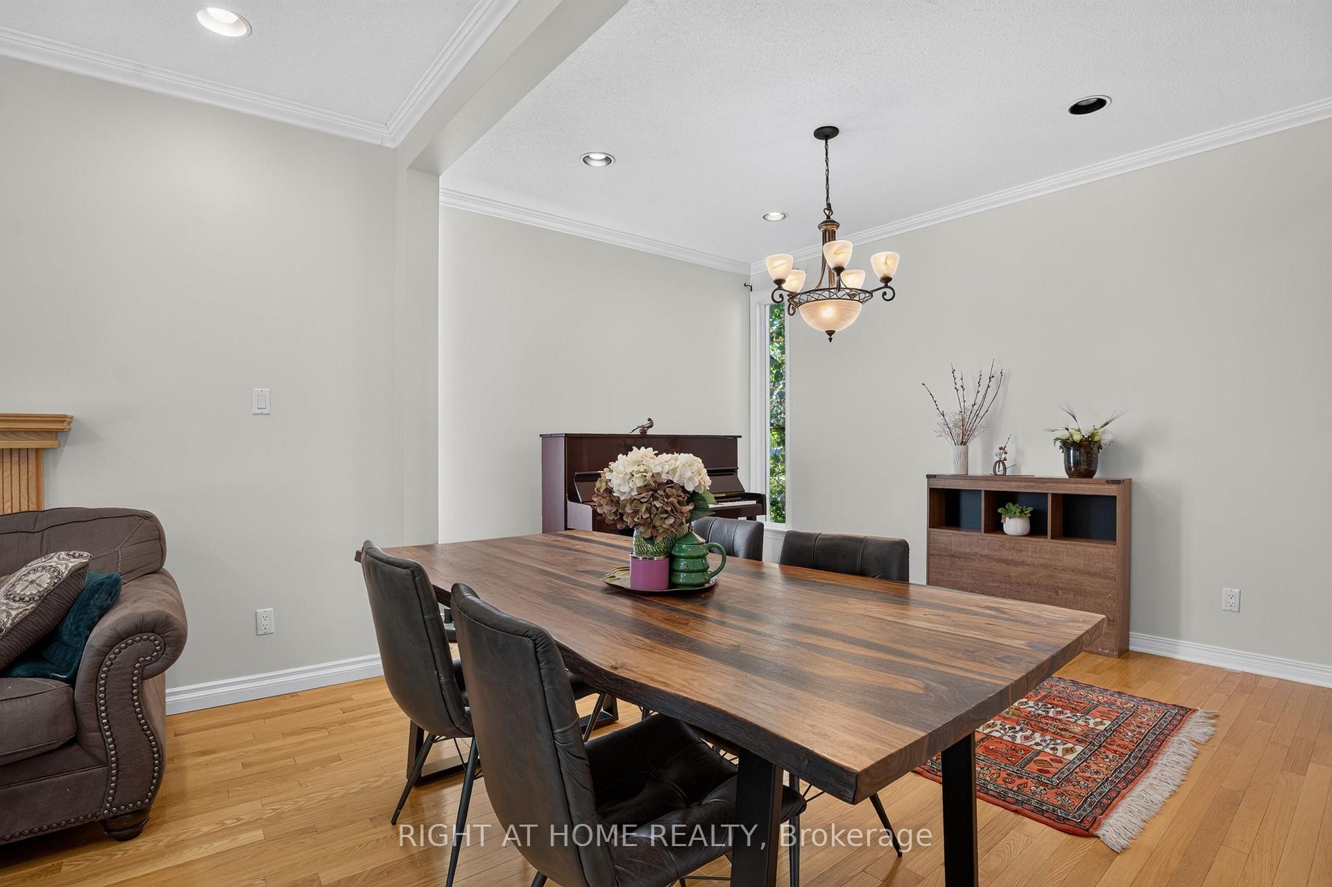 Photo 10 of 26 Evanshen Crescent, Ottawa, Kanata - Kanata Lakes/Heritage Hills — HOMEH