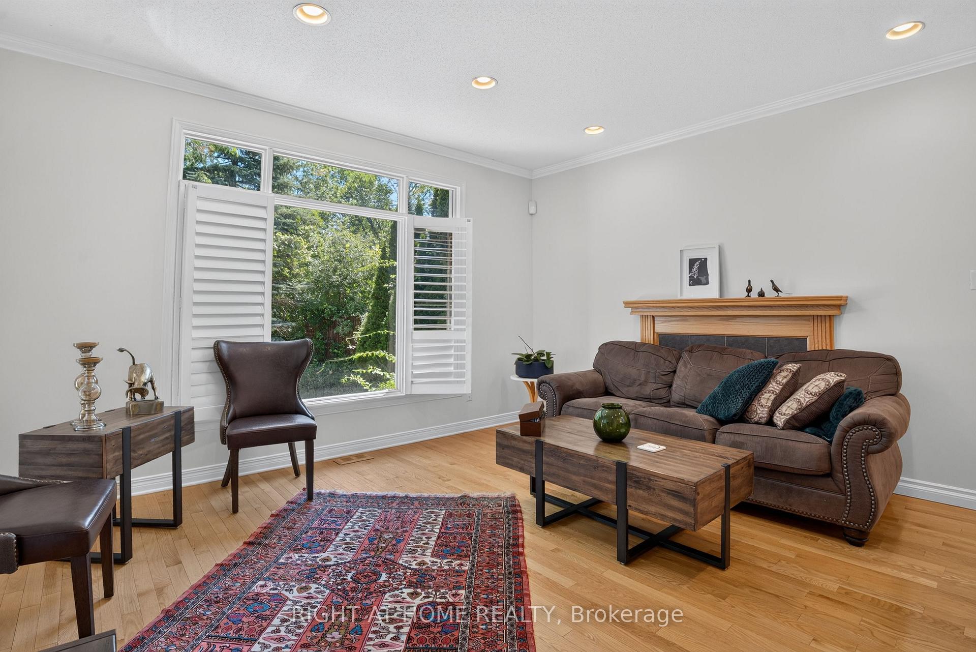 Photo 11 of 26 Evanshen Crescent, Ottawa, Kanata - Kanata Lakes/Heritage Hills — HOMEH