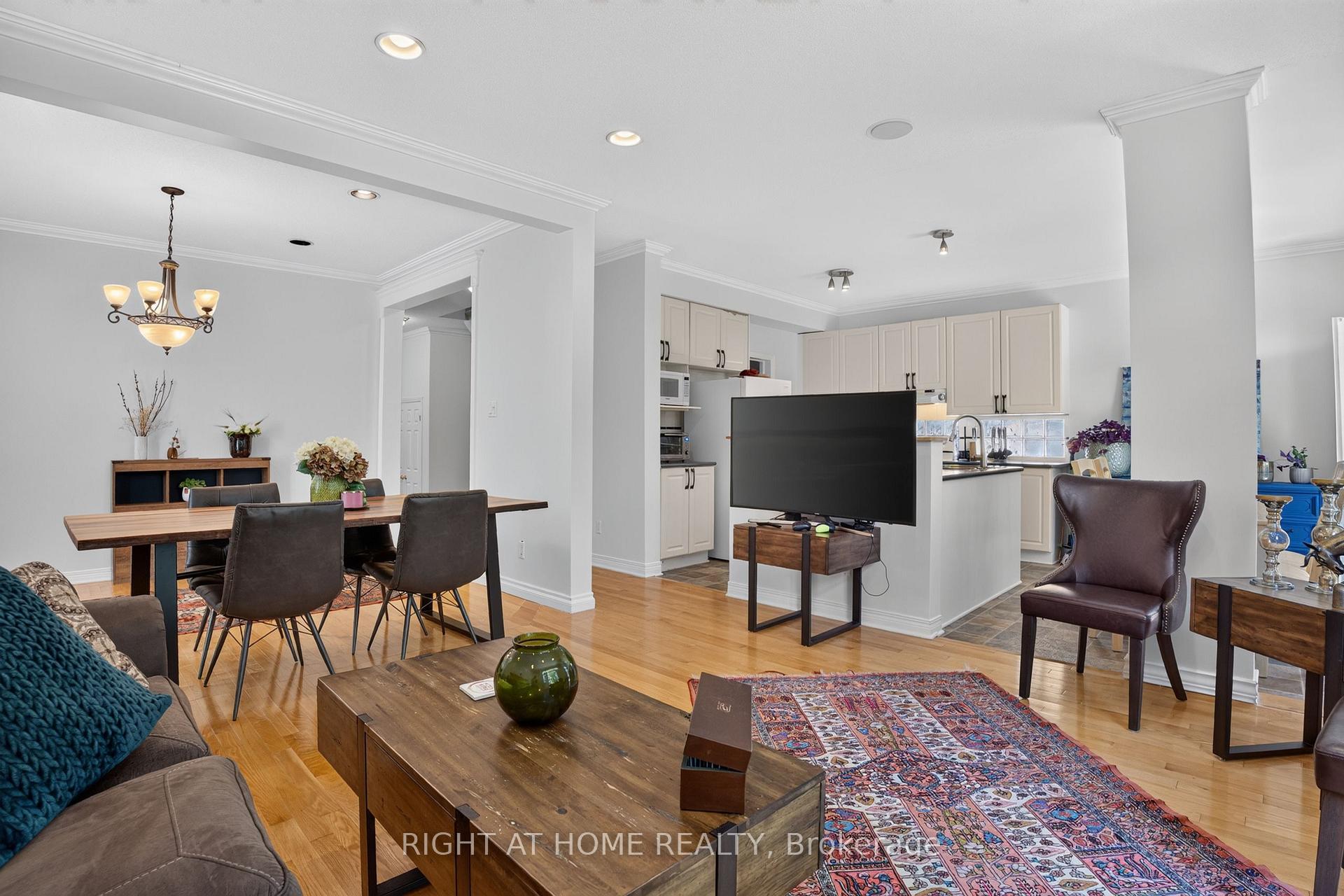 Photo 13 of 26 Evanshen Crescent, Ottawa, Kanata - Kanata Lakes/Heritage Hills — HOMEH