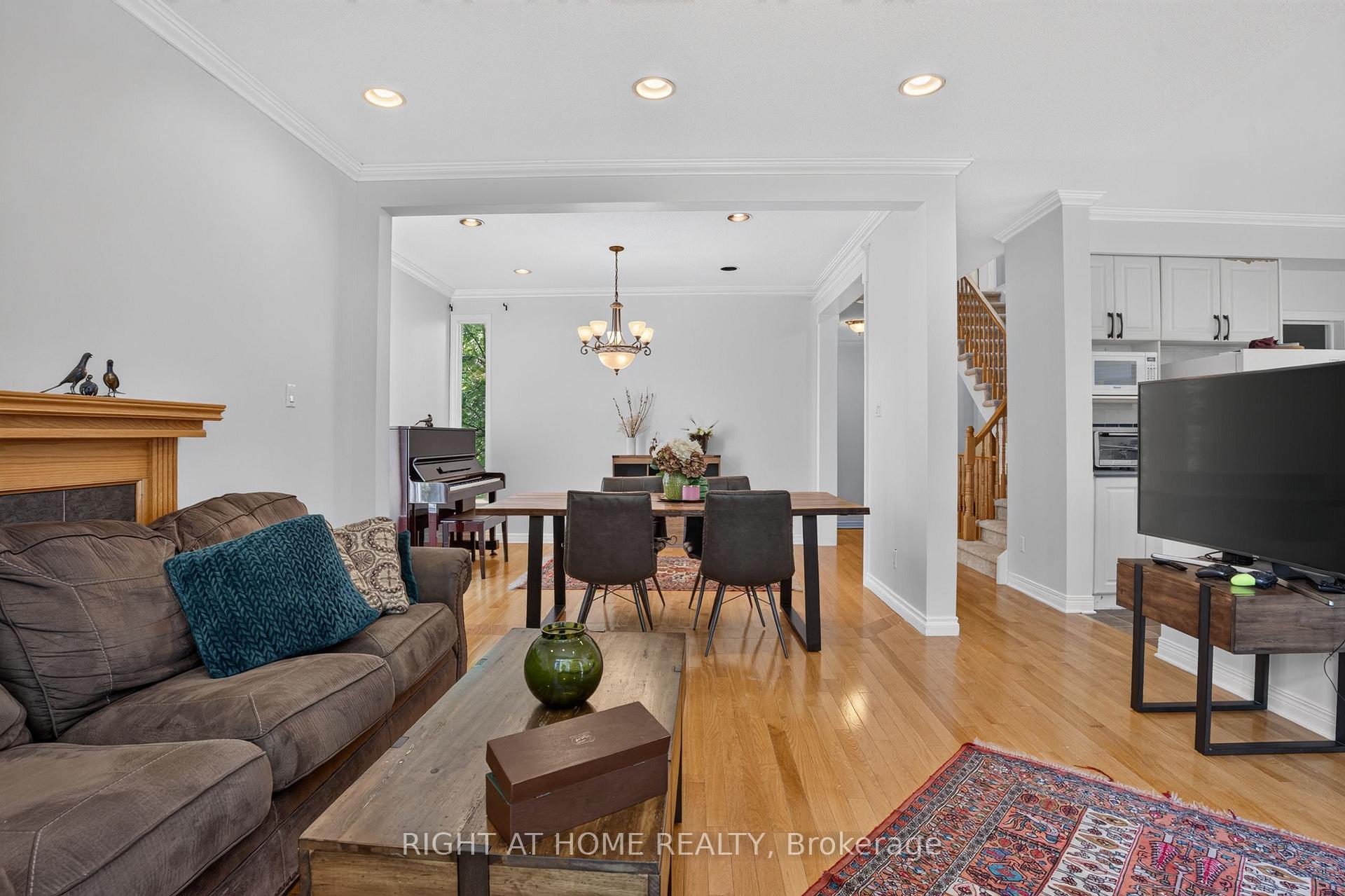 Photo 14 of 26 Evanshen Crescent, Ottawa, Kanata - Kanata Lakes/Heritage Hills — HOMEH