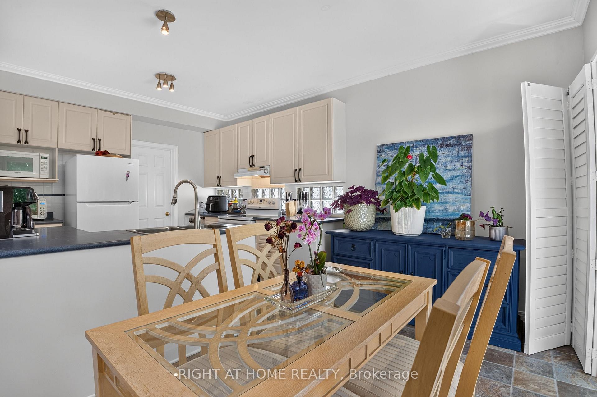 Photo 17 of 26 Evanshen Crescent, Ottawa, Kanata - Kanata Lakes/Heritage Hills — HOMEH