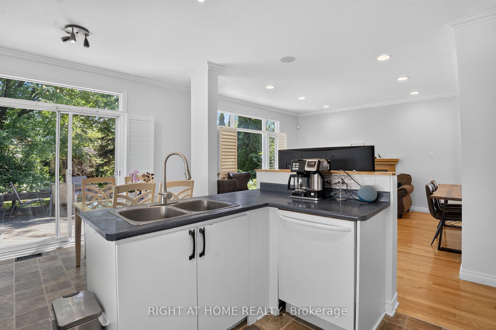 Photo 20 of 26 Evanshen Crescent, Ottawa, Kanata - Kanata Lakes/Heritage Hills — HOMEH