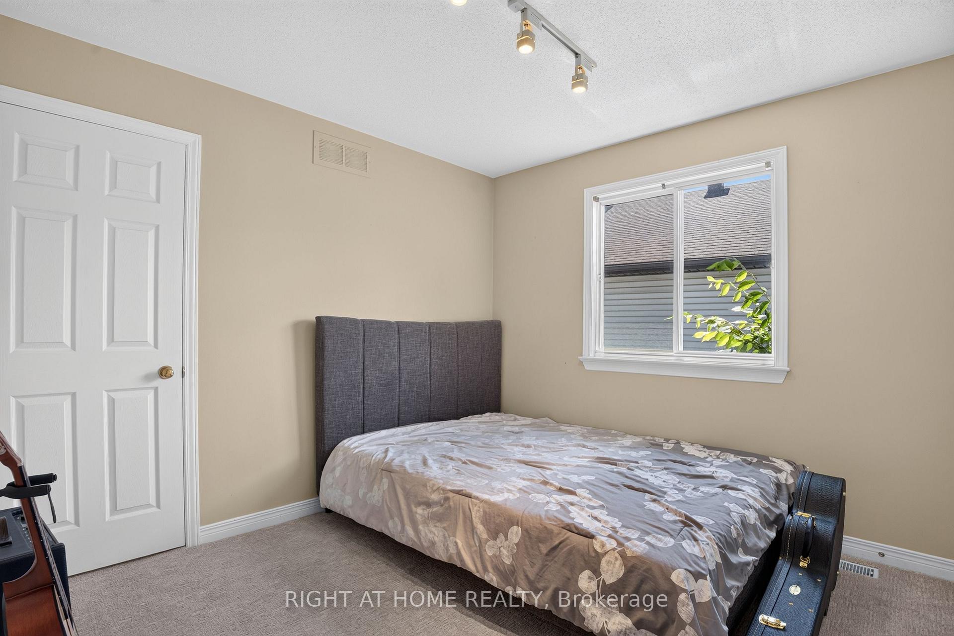 Photo 30 of 26 Evanshen Crescent, Ottawa, Kanata - Kanata Lakes/Heritage Hills — HOMEH
