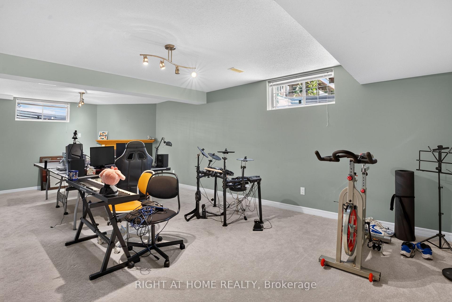 Photo 34 of 26 Evanshen Crescent, Ottawa, Kanata - Kanata Lakes/Heritage Hills — HOMEH