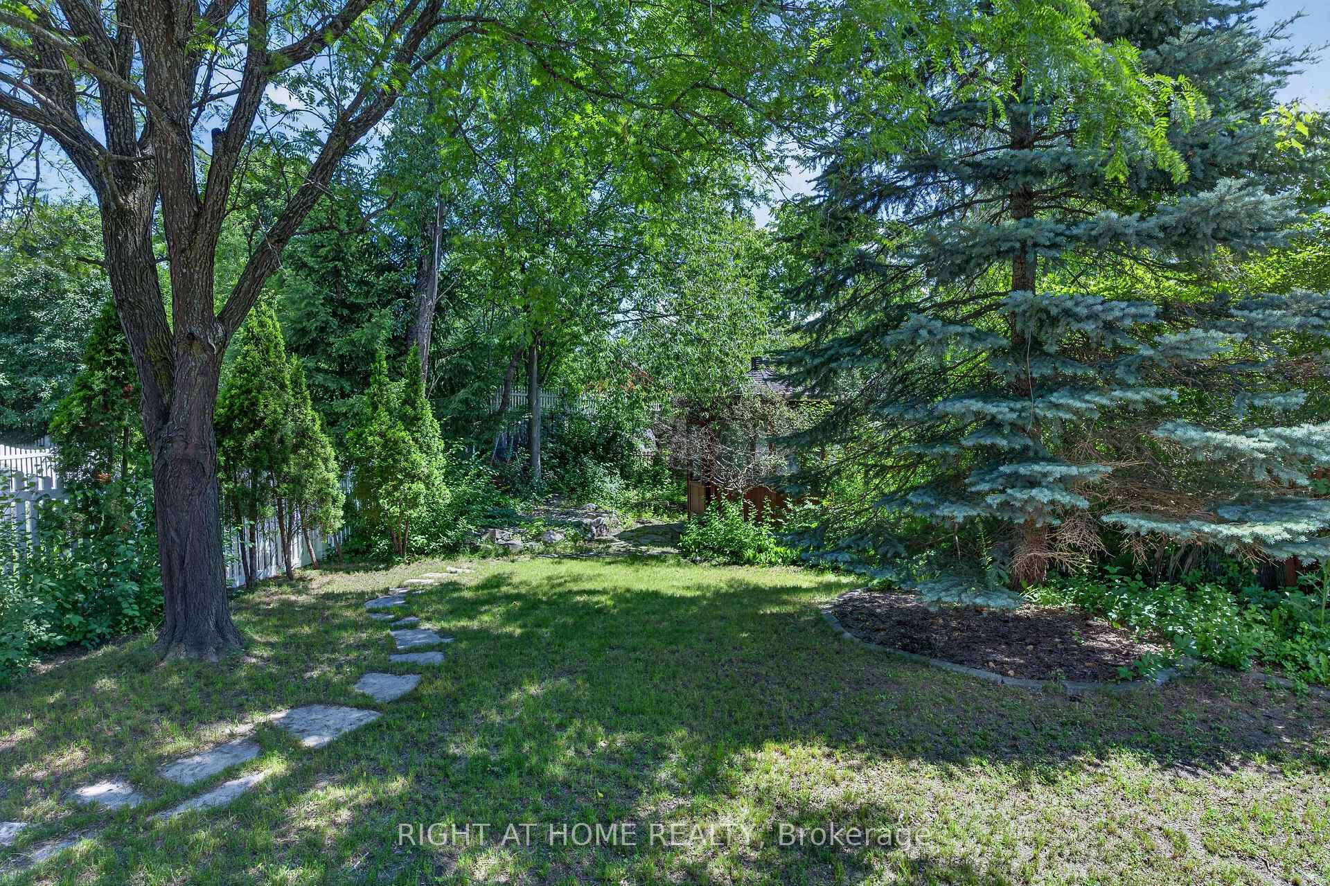 Photo 37 of 26 Evanshen Crescent, Ottawa, Kanata - Kanata Lakes/Heritage Hills — HOMEH