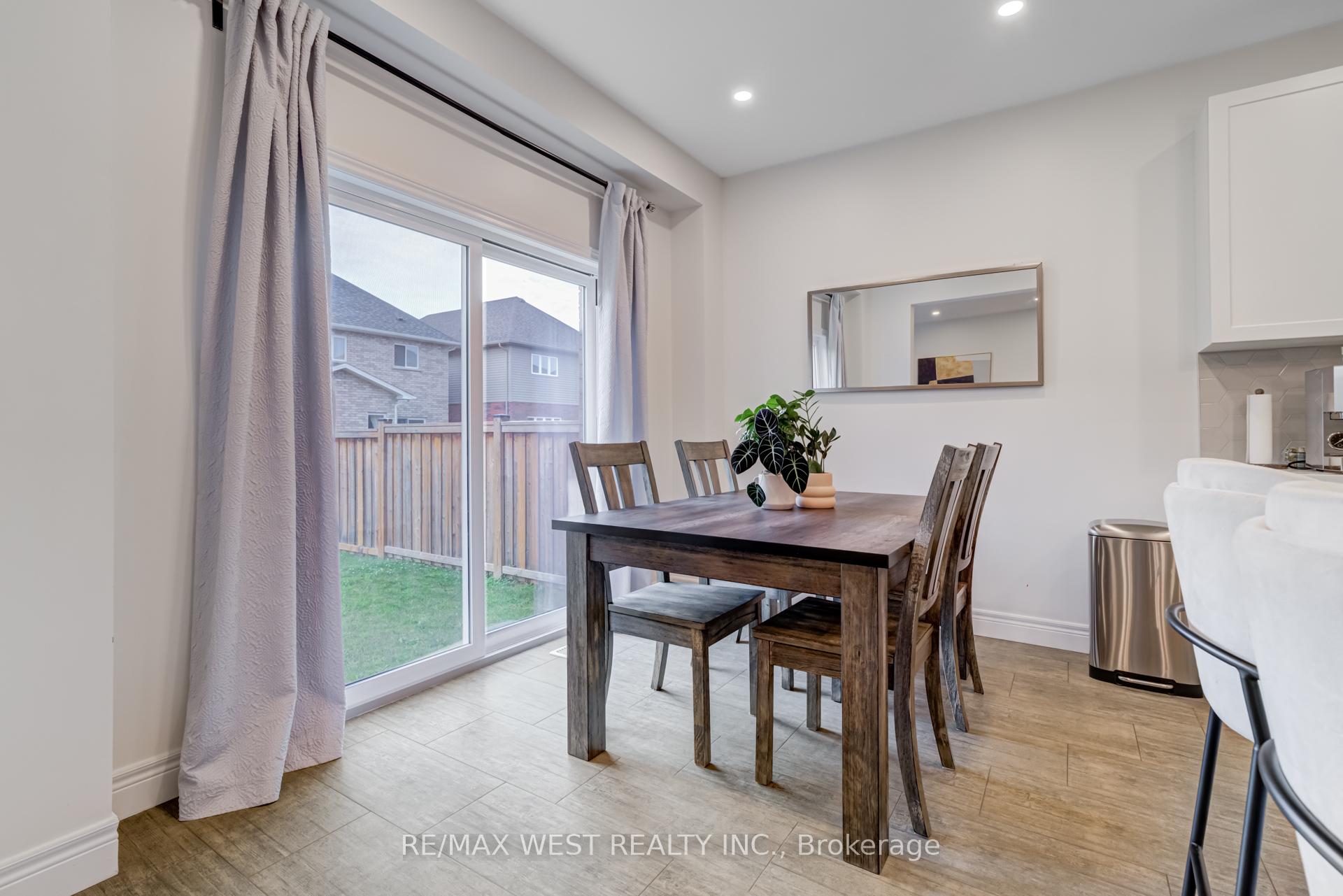 Photo 17 of 270 Dalgleish Trail, Hamilton, Stoney Creek — HOMEH