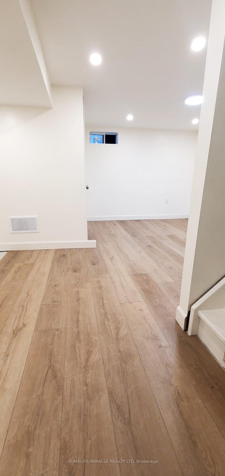 Photo 2 of Unit 17, 1280 Harmony Road N, Oshawa, Pinecrest — HOMEH