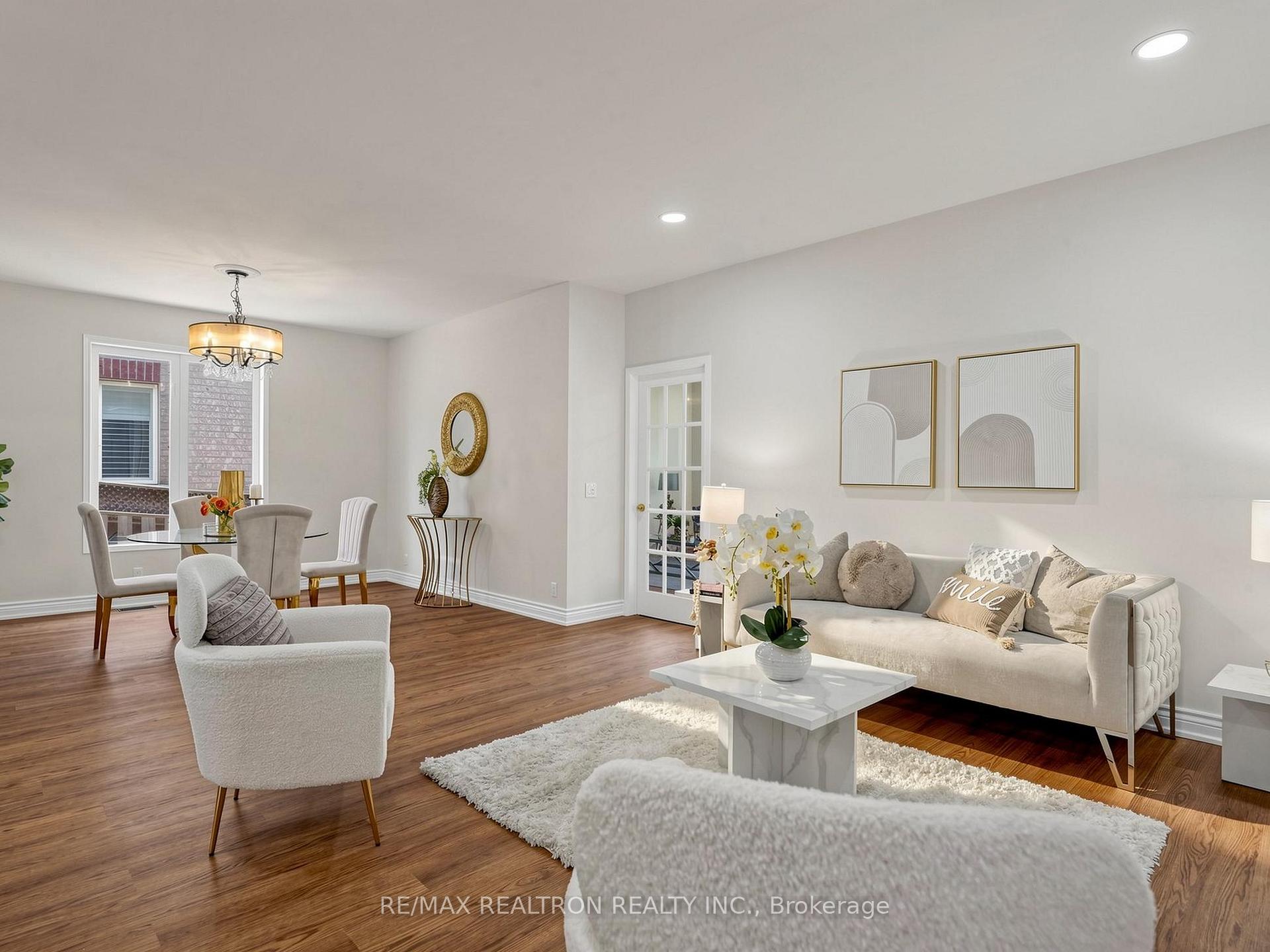 Photo 5 of 133 Russell Jarvis Drive, Markham, Legacy — HOMEH