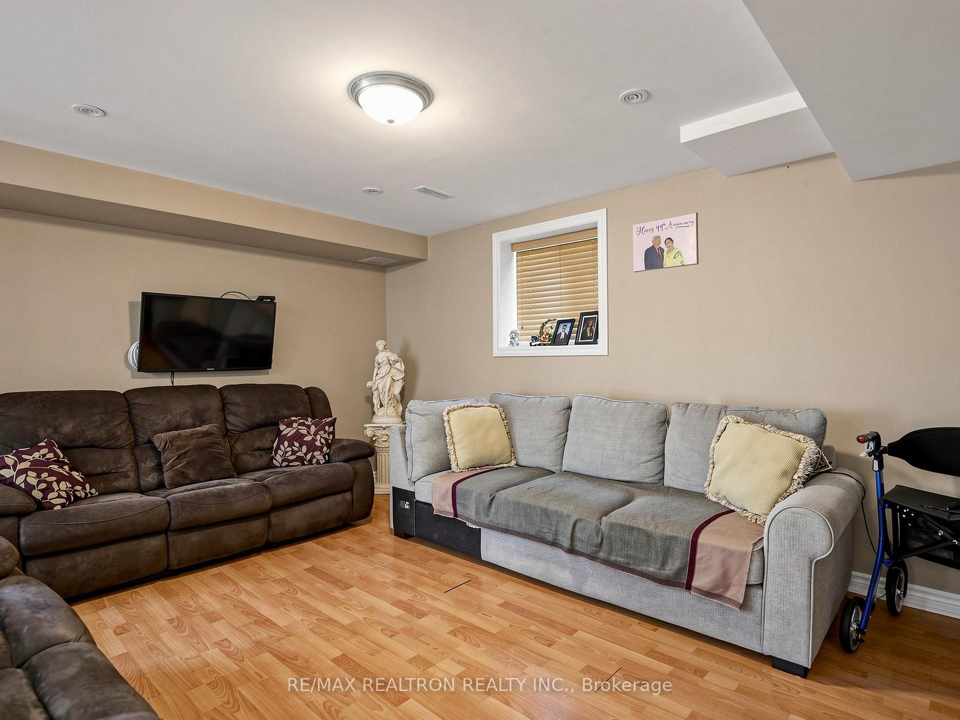 Photo 40 of 133 Russell Jarvis Drive, Markham, Legacy — HOMEH