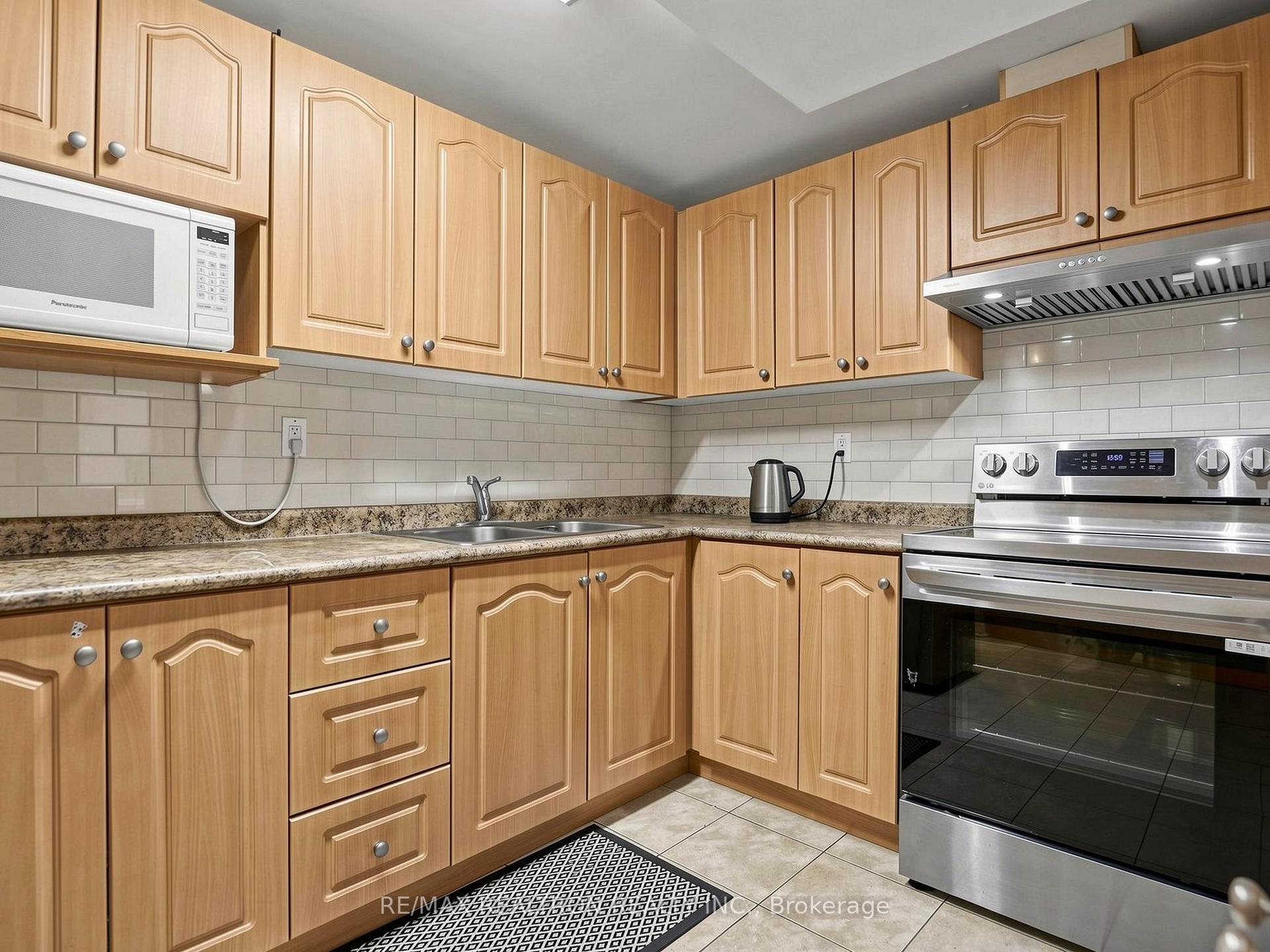 Photo 46 of 133 Russell Jarvis Drive, Markham, Legacy — HOMEH