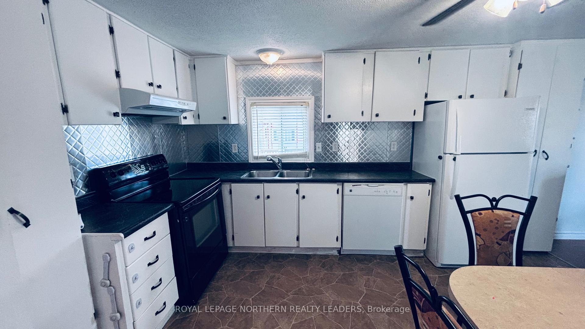 Photo 10 of 15 Star Street, Cochrane — HOMEH