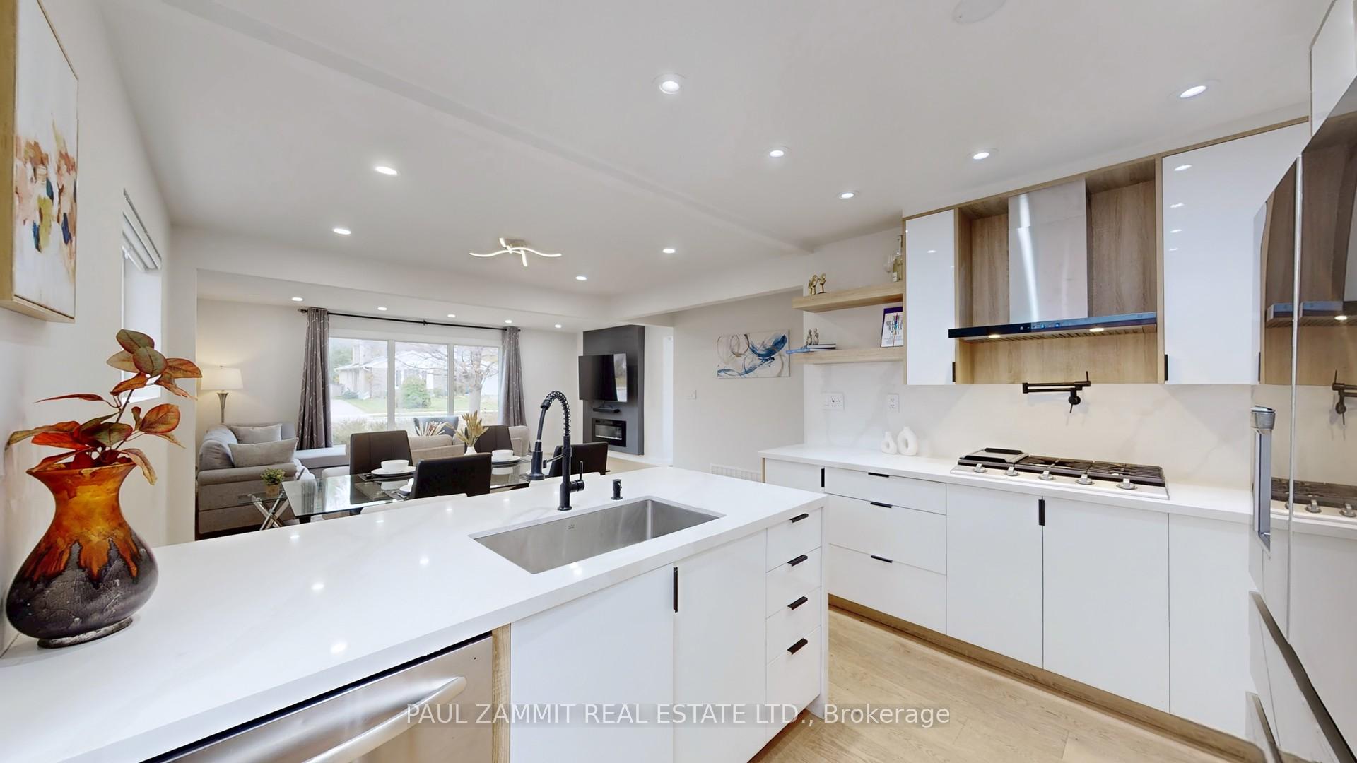 Photo 12 of 31 Henderson Avenue, Markham, Grandview — HOMEH