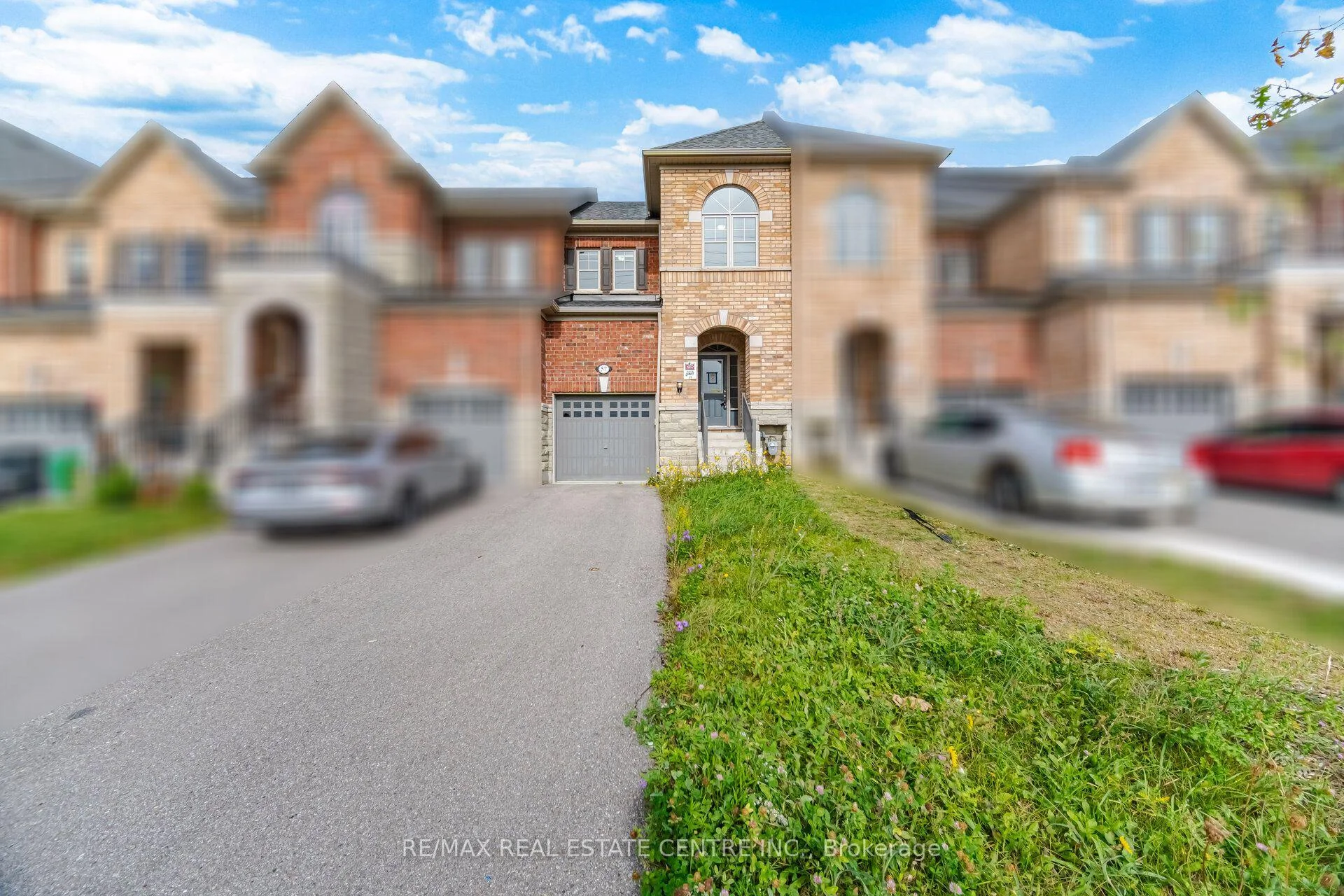 Photo 4 of 57 Benhurst Crescent, Brampton, Northwest Brampton — HOMEH