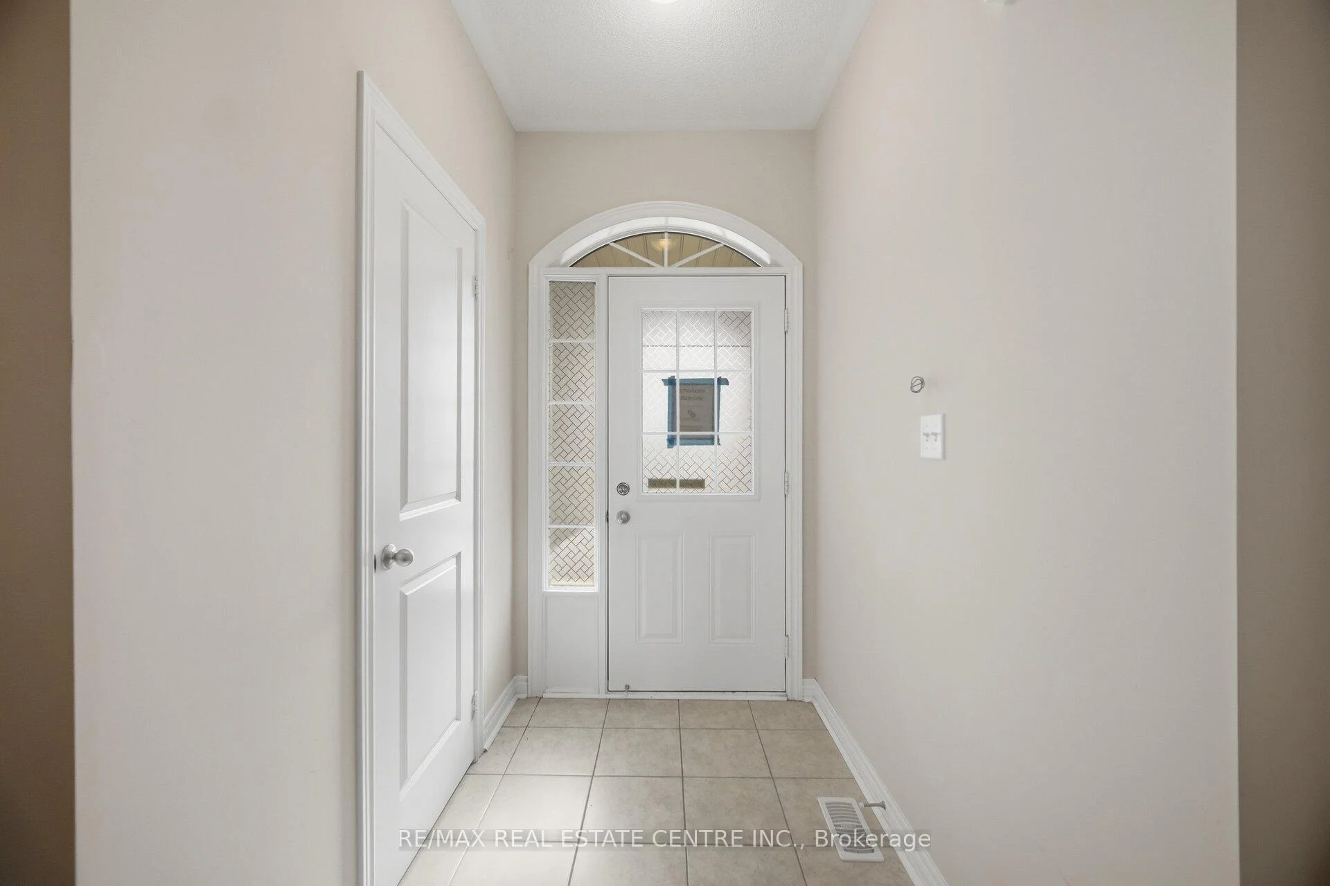 Photo 7 of 57 Benhurst Crescent, Brampton, Northwest Brampton — HOMEH
