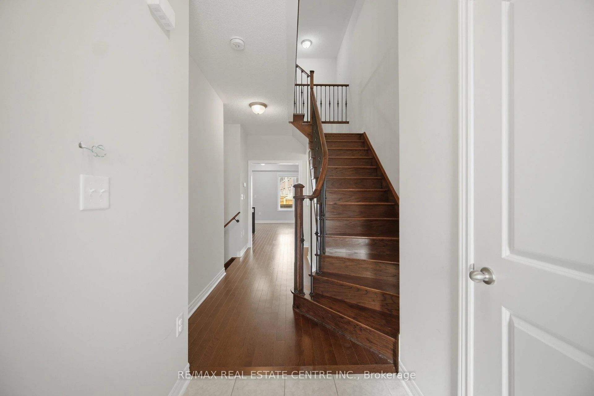 Photo 8 of 57 Benhurst Crescent, Brampton, Northwest Brampton — HOMEH